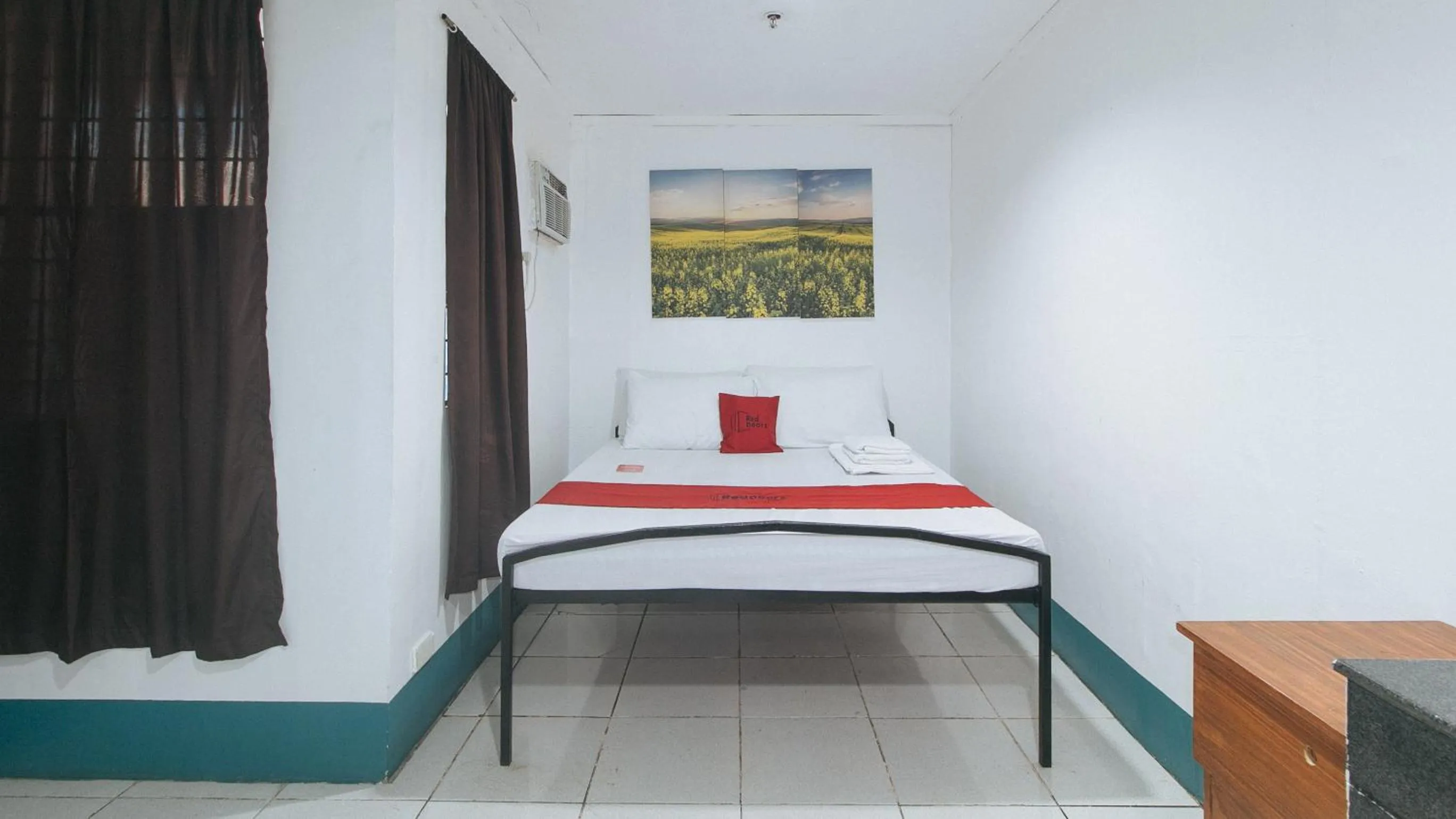 Bed in RedDoorz at Crowne One Condo