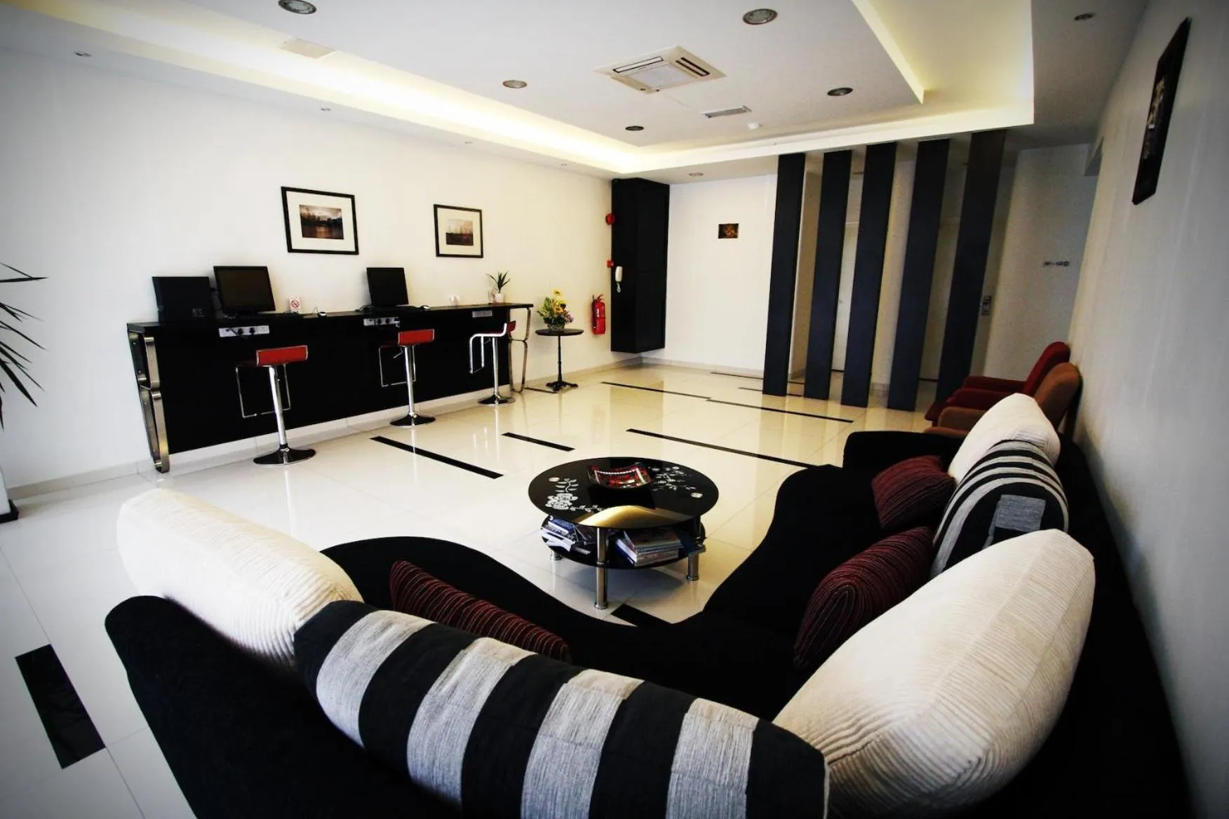 Lobby or reception in Hotel JSL