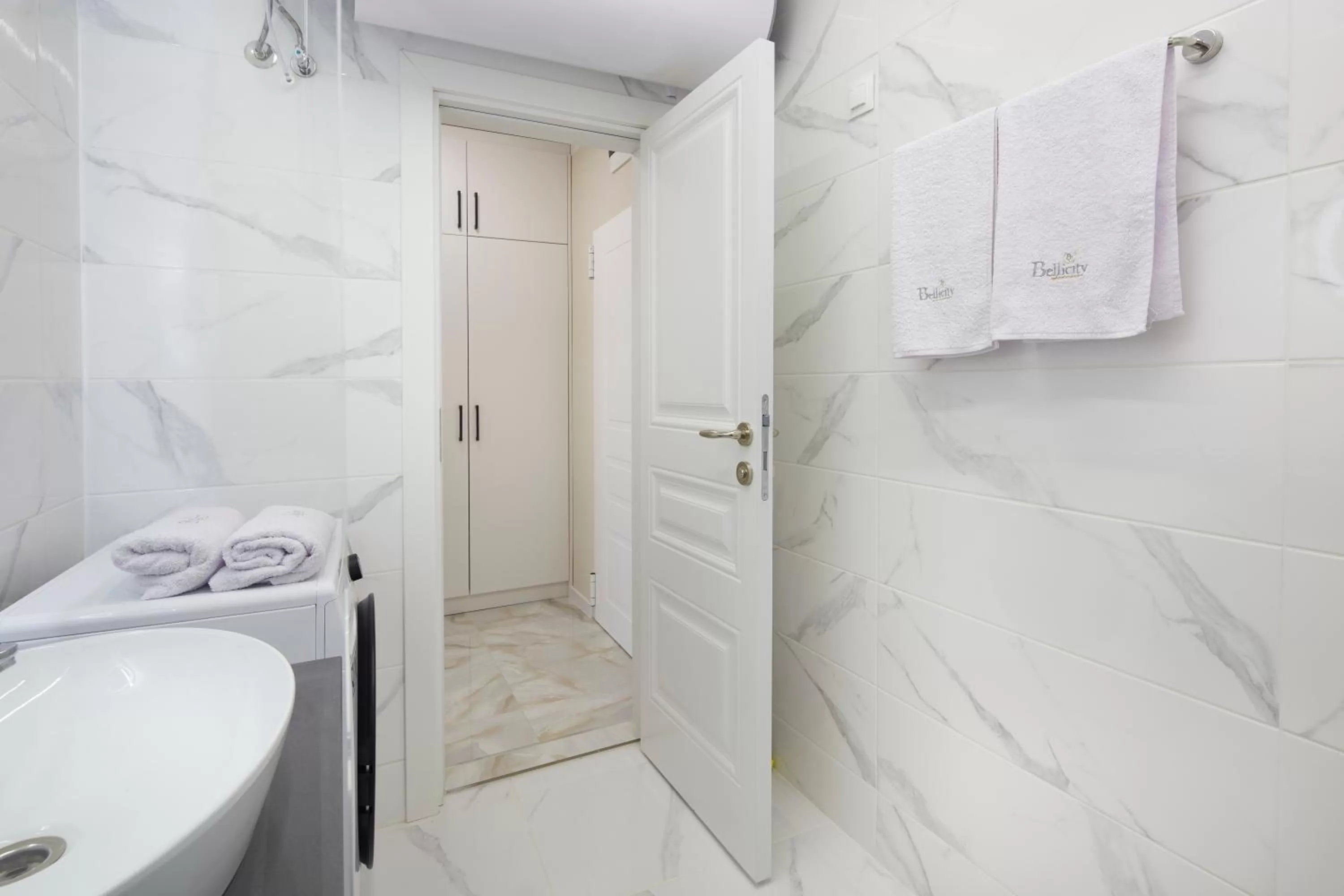 Bathroom in Bellicity Apart Complex