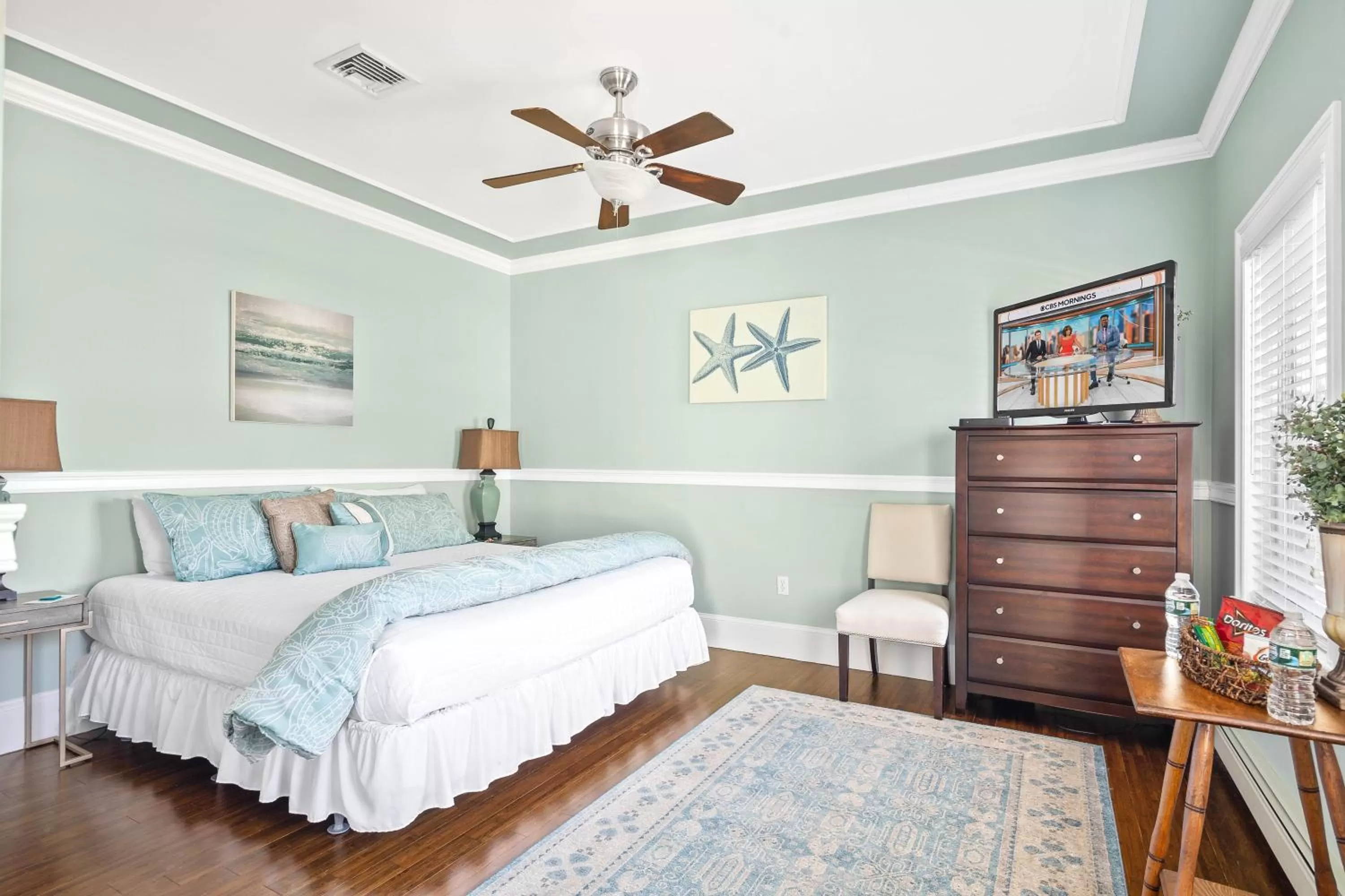 Bed in The Beacon Waterfront Inn