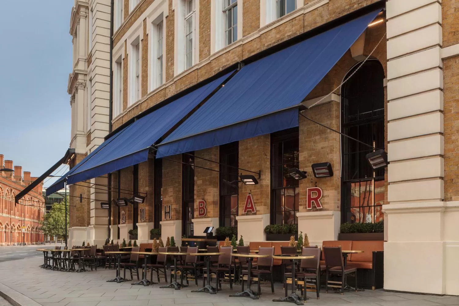 Restaurant/places to eat in Kaya Great Northern Hotel, London