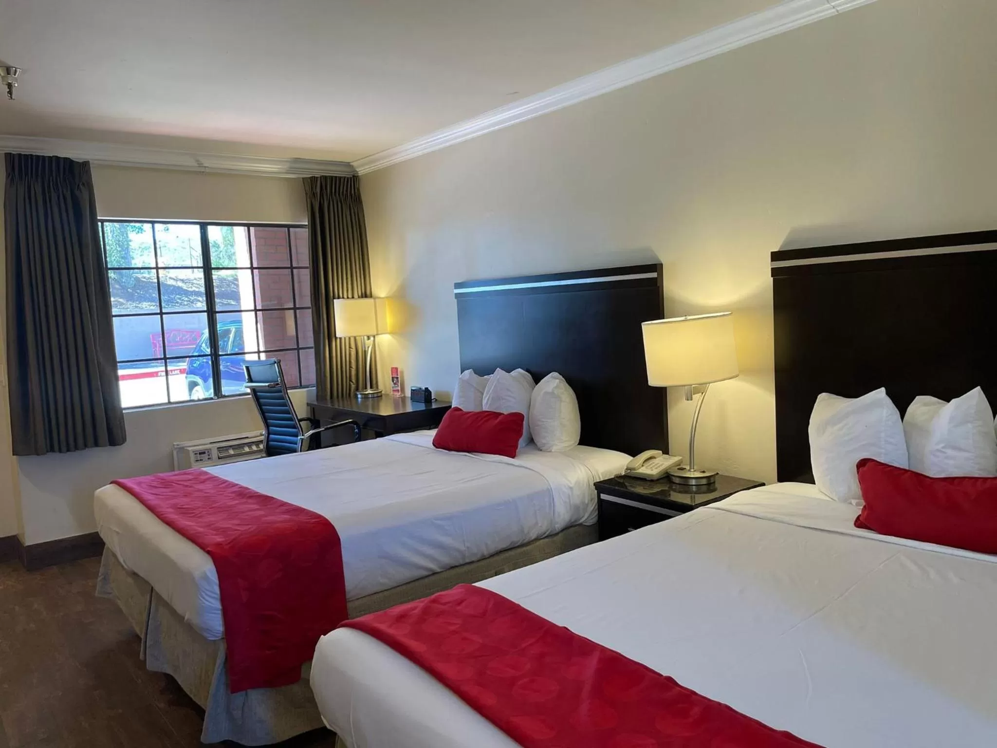 Bedroom, Bed in Ramada by Wyndham San Diego Poway Miramar