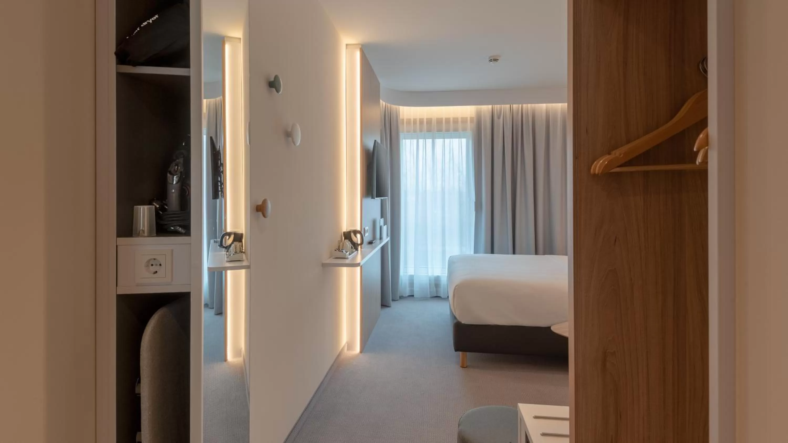 Living room, Bed in Holiday Inn Express - MUNICH NORTH by IHG