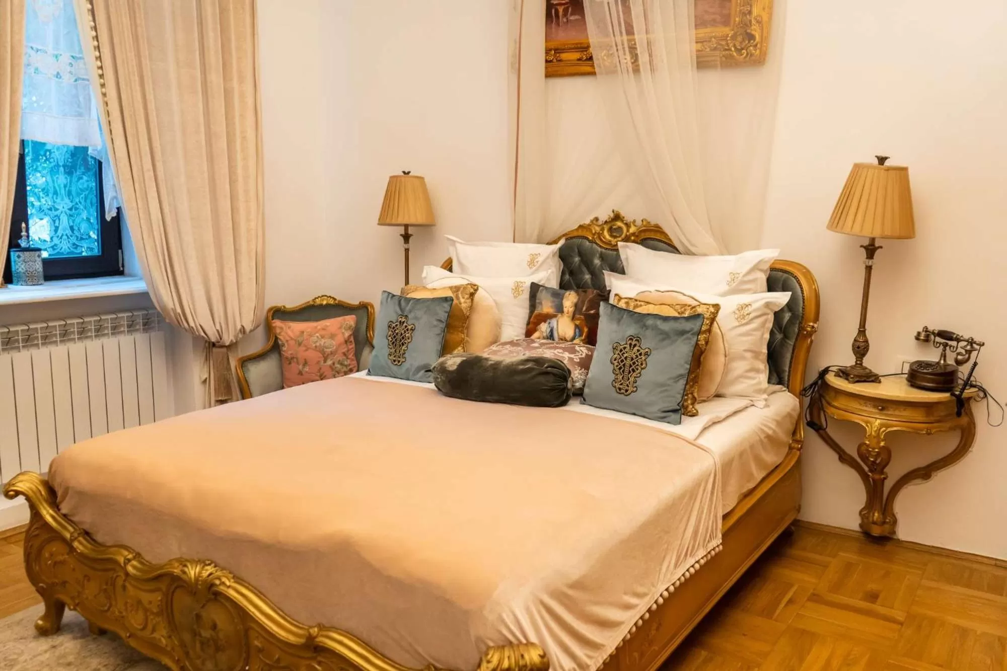 Bed in Conacul Coroanei Luxury Boutique Hotel