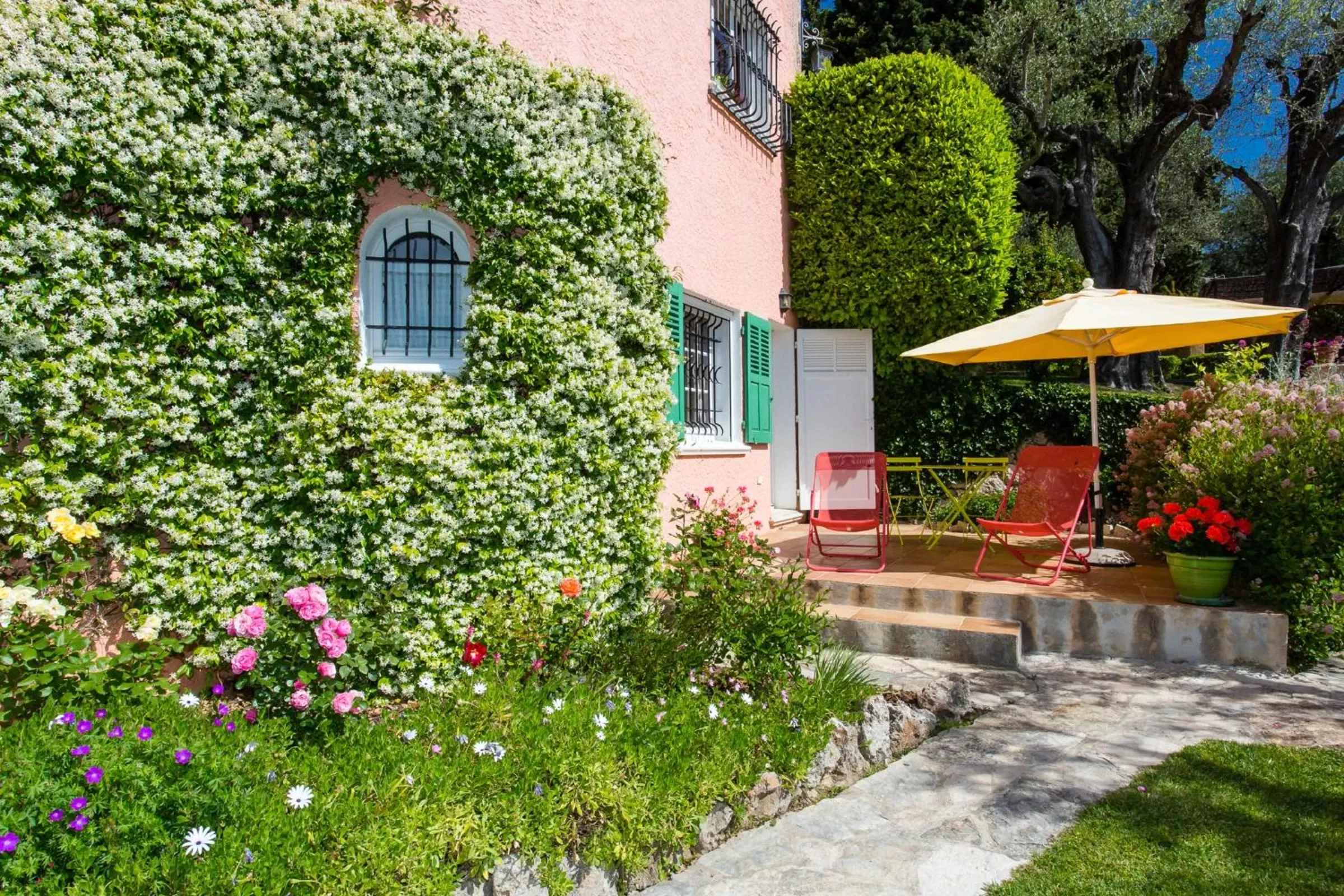 Balcony/Terrace in Mas Du Roc Bed & Breakfast
