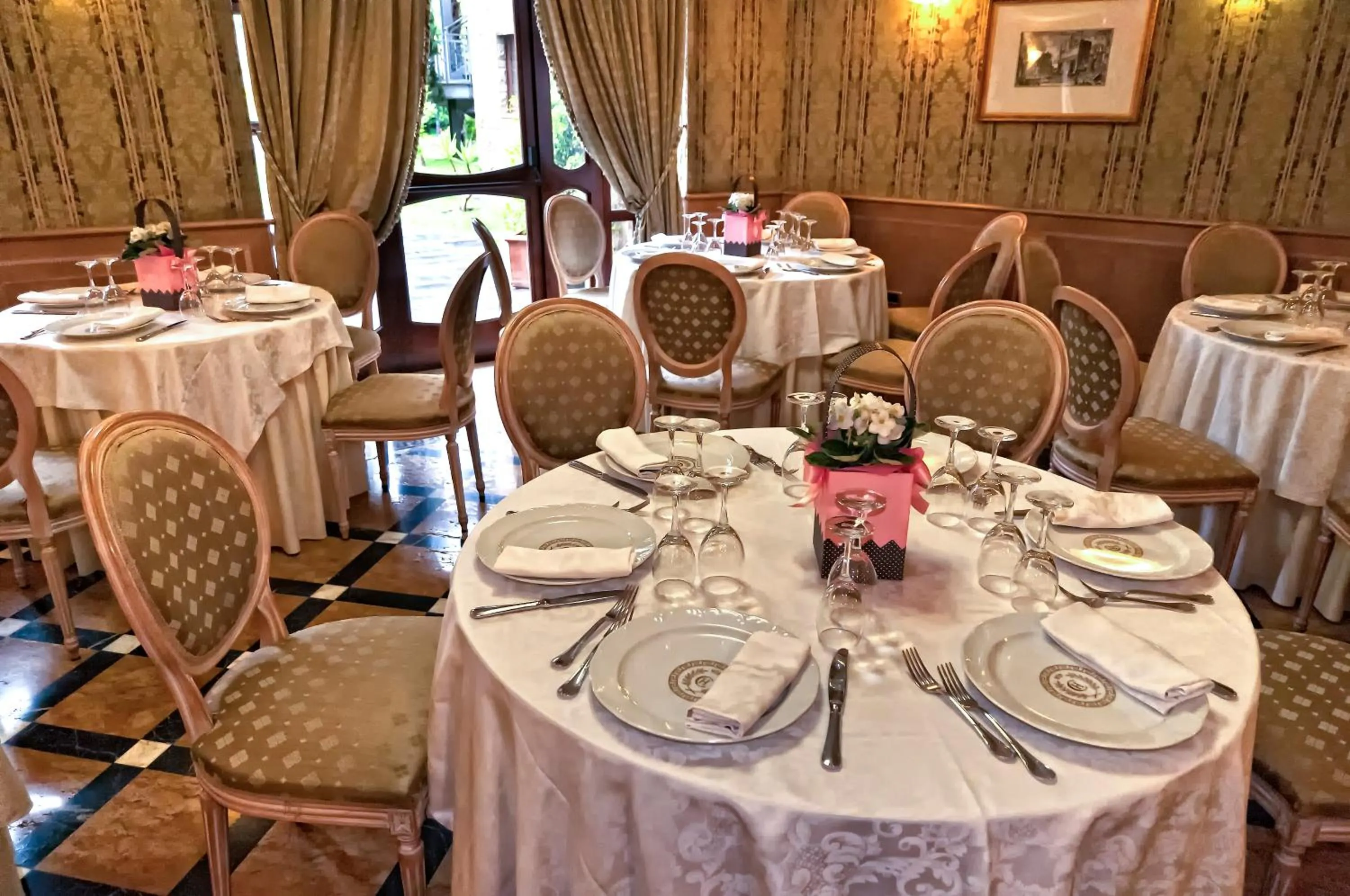 Restaurant/places to eat in Hotel Cilicia