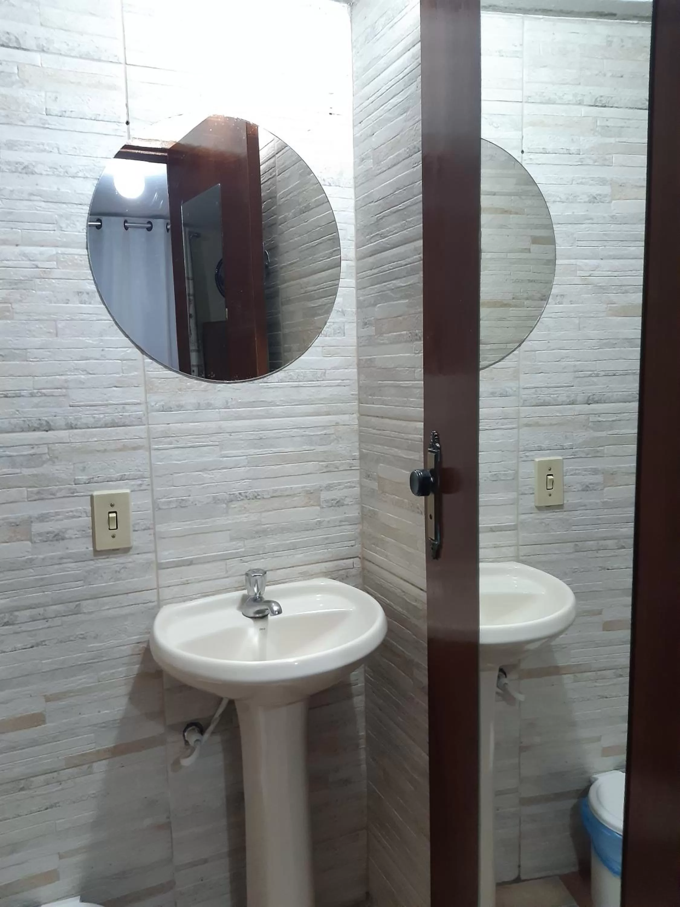 Shower, Bathroom in Pousada Reino Encantado - São Thomé das Letras - Minas Gerais