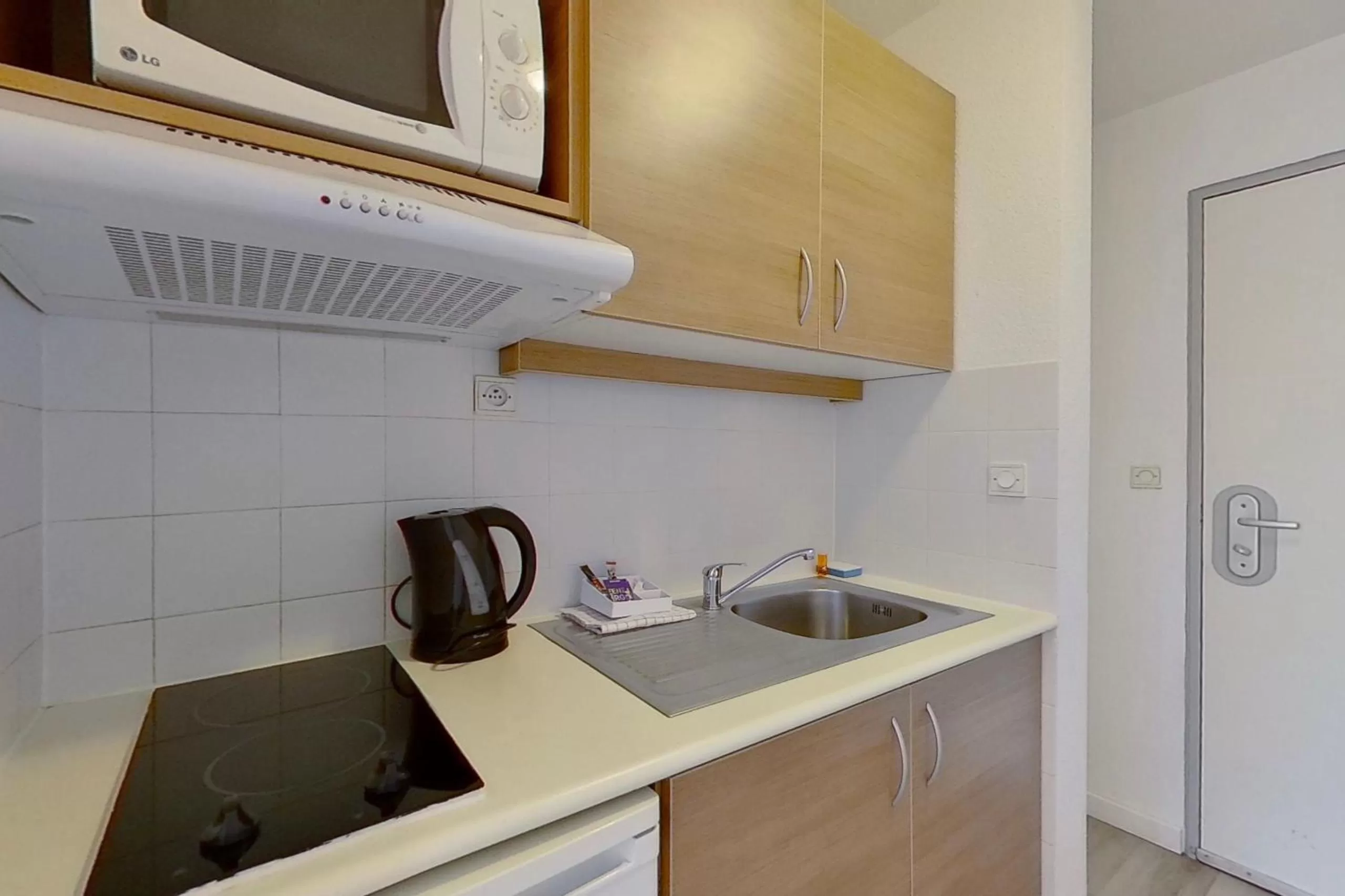 Kitchen or kitchenette in City Résidence Aix-en-Provence