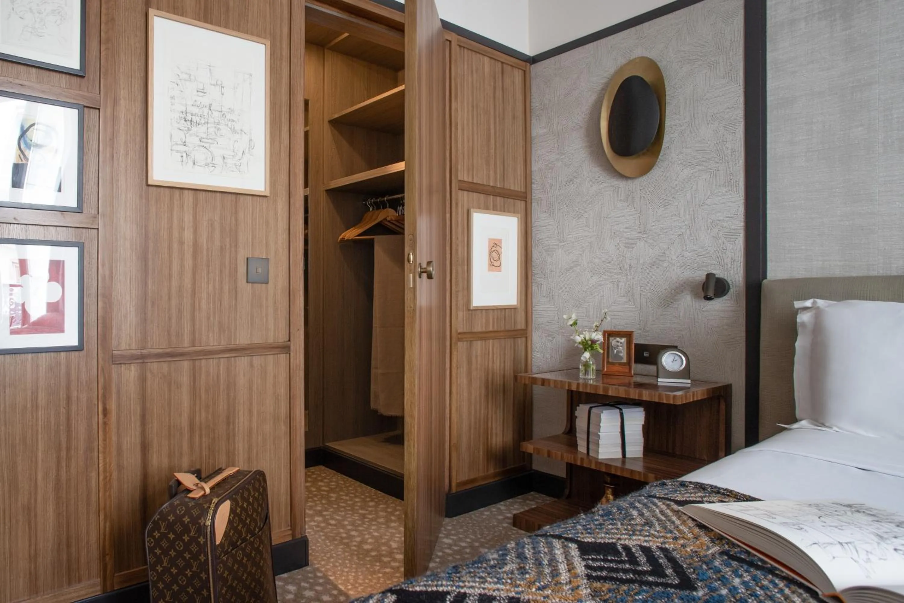 Bedroom, Bed in Esprit Saint Germain