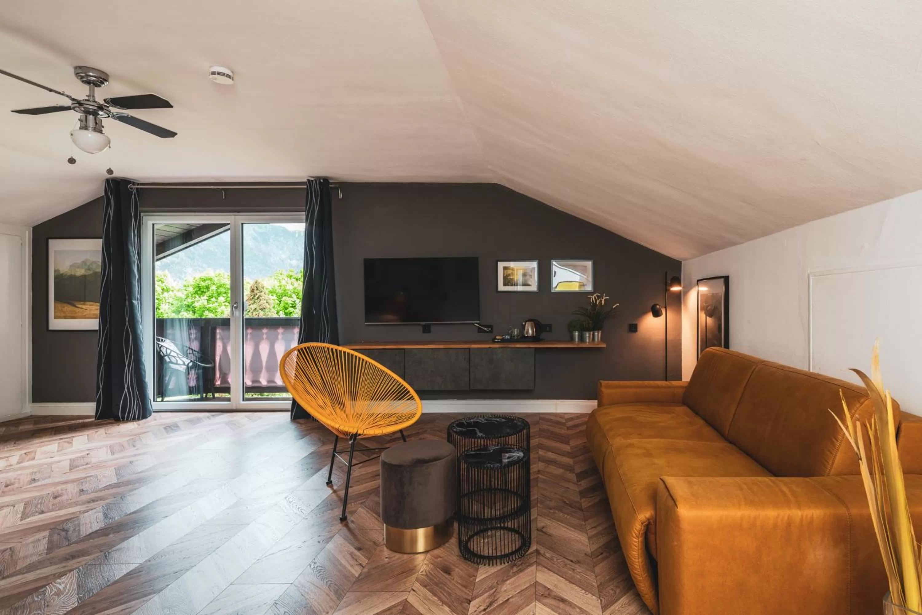 TV and multimedia, Seating Area in Villa Sonnenhof Boutique-Hotel