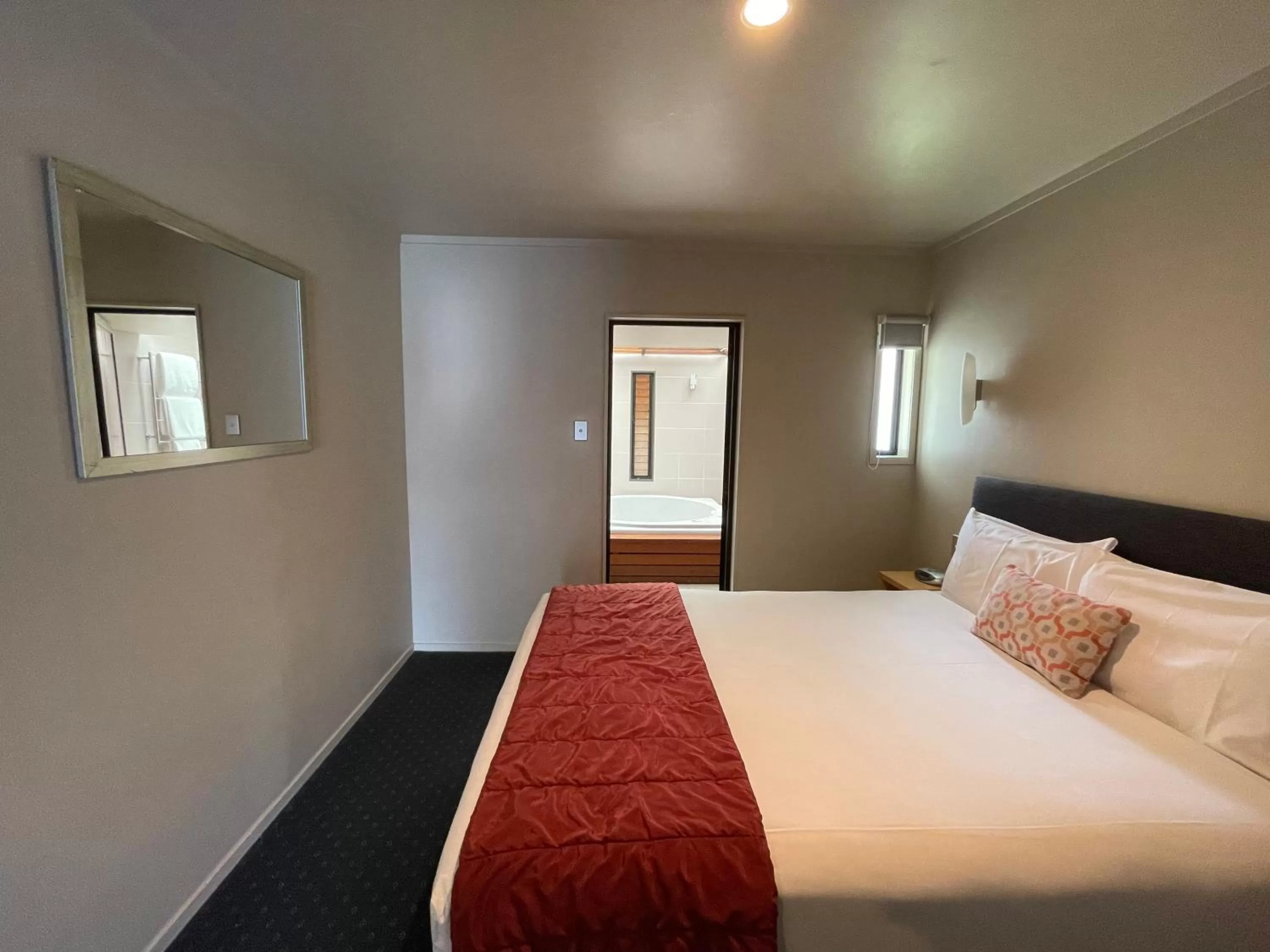 Bed in Bentleys Motor Inn