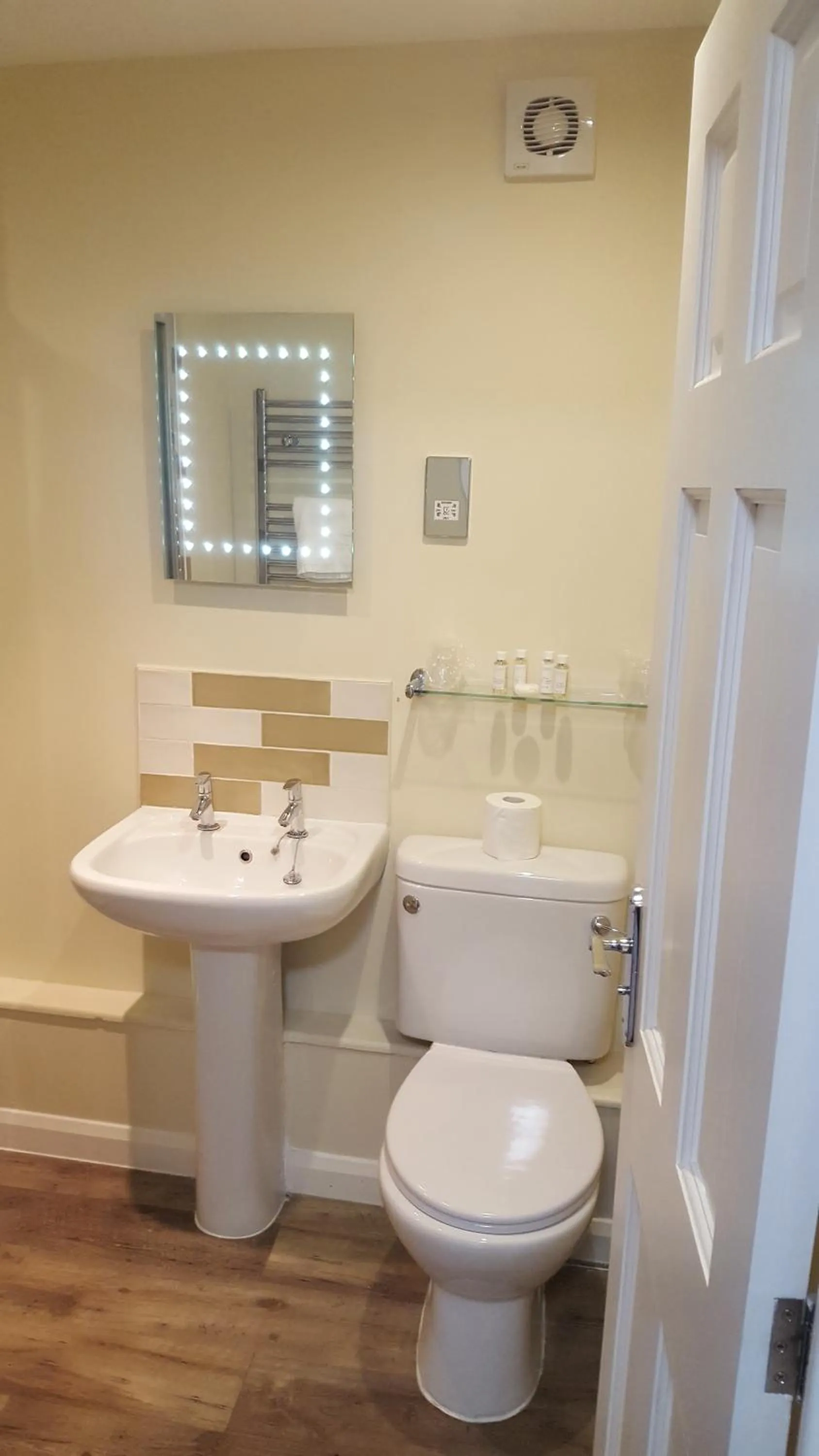 Toilet in Norfolk Arms Hotel