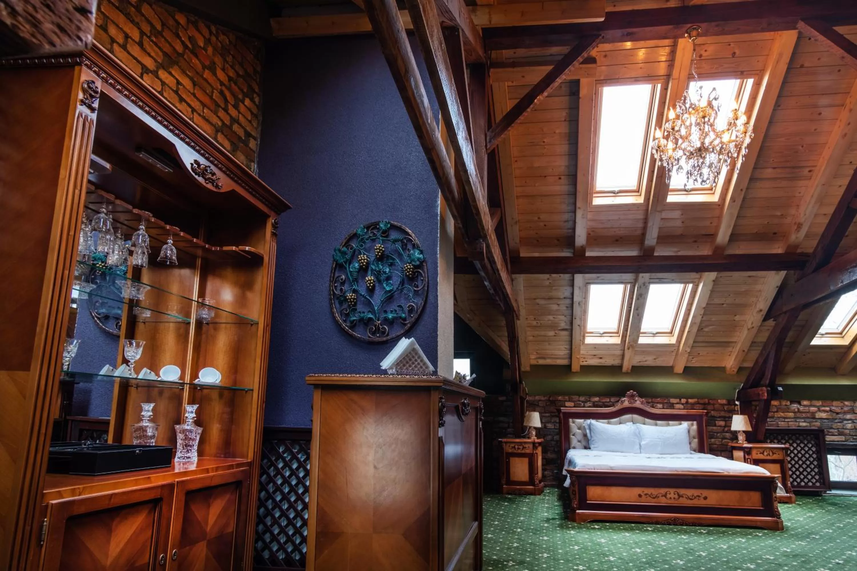 Coffee/tea facilities, Bed in JMR Royal -Luxury Rooms & Private Sauna