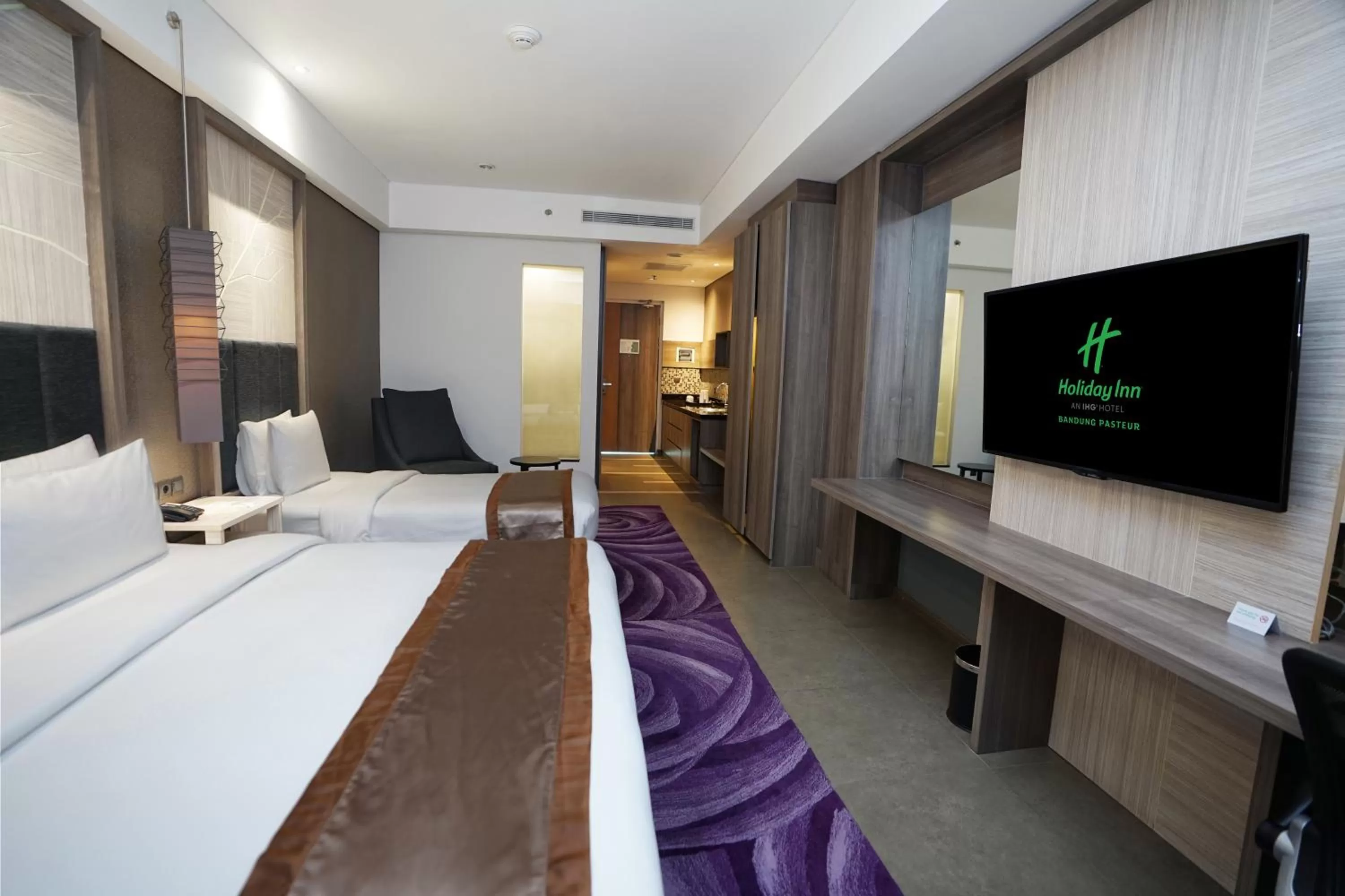 Bed in Holiday Inn Bandung Pasteur by IHG