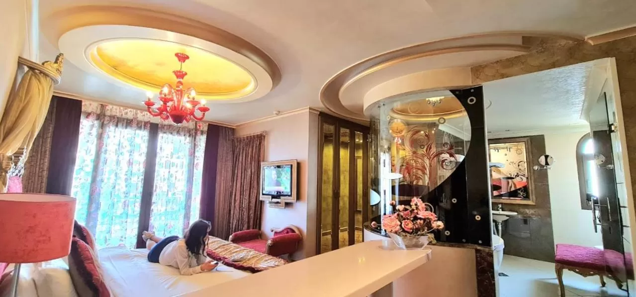 Photo of the whole room in Q Hotel