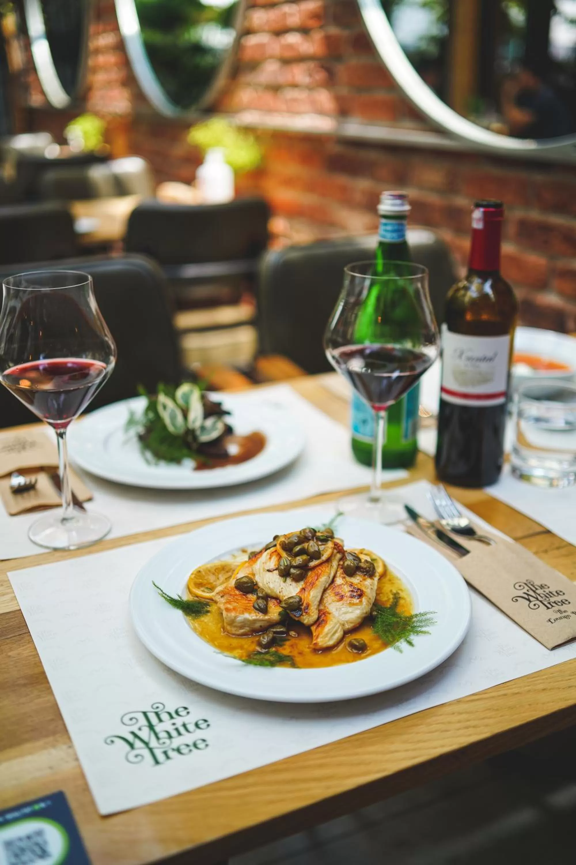 Restaurant/places to eat, Lunch and Dinner in The White Tree