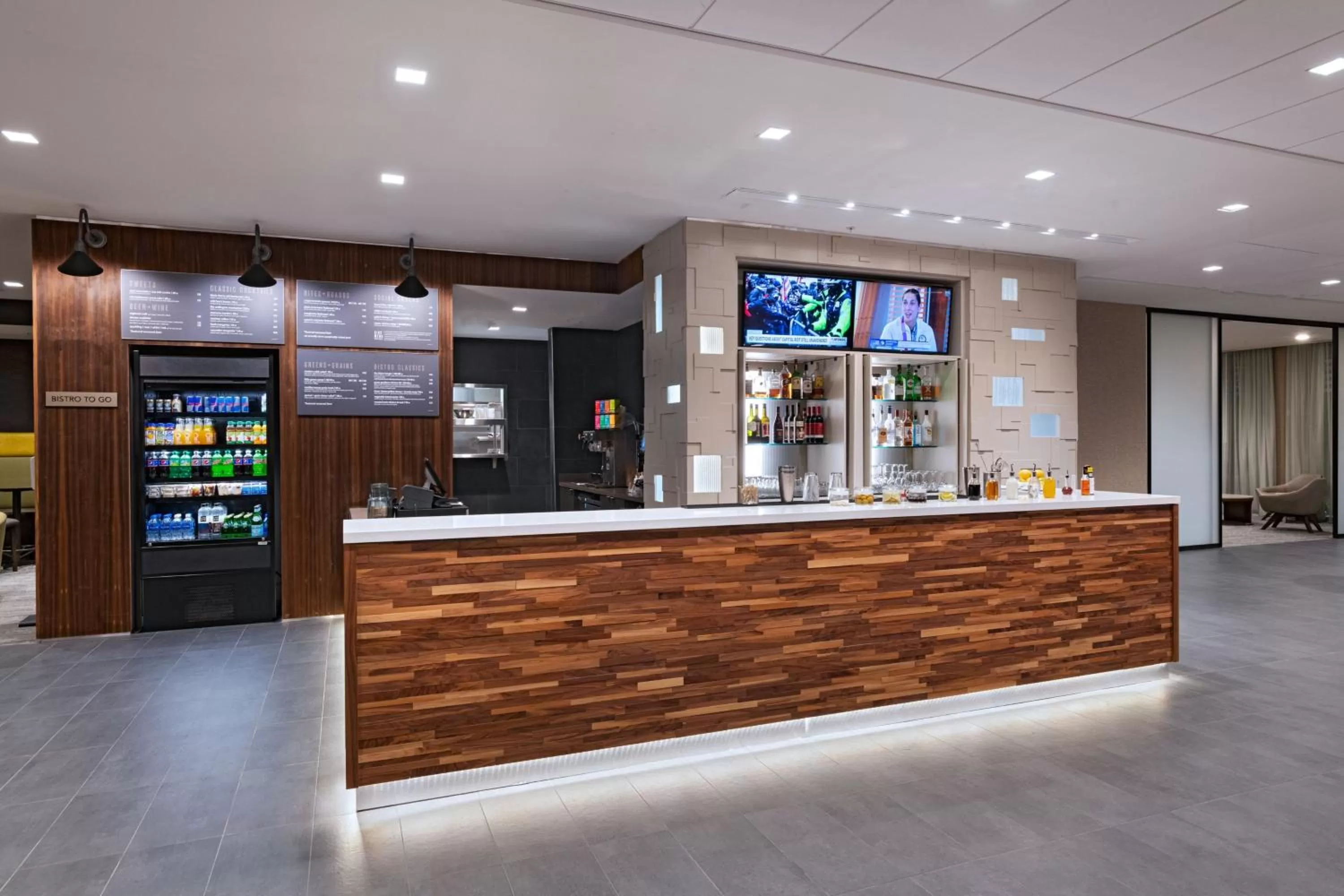 Lounge or bar in Courtyard Dallas Grand Prairie