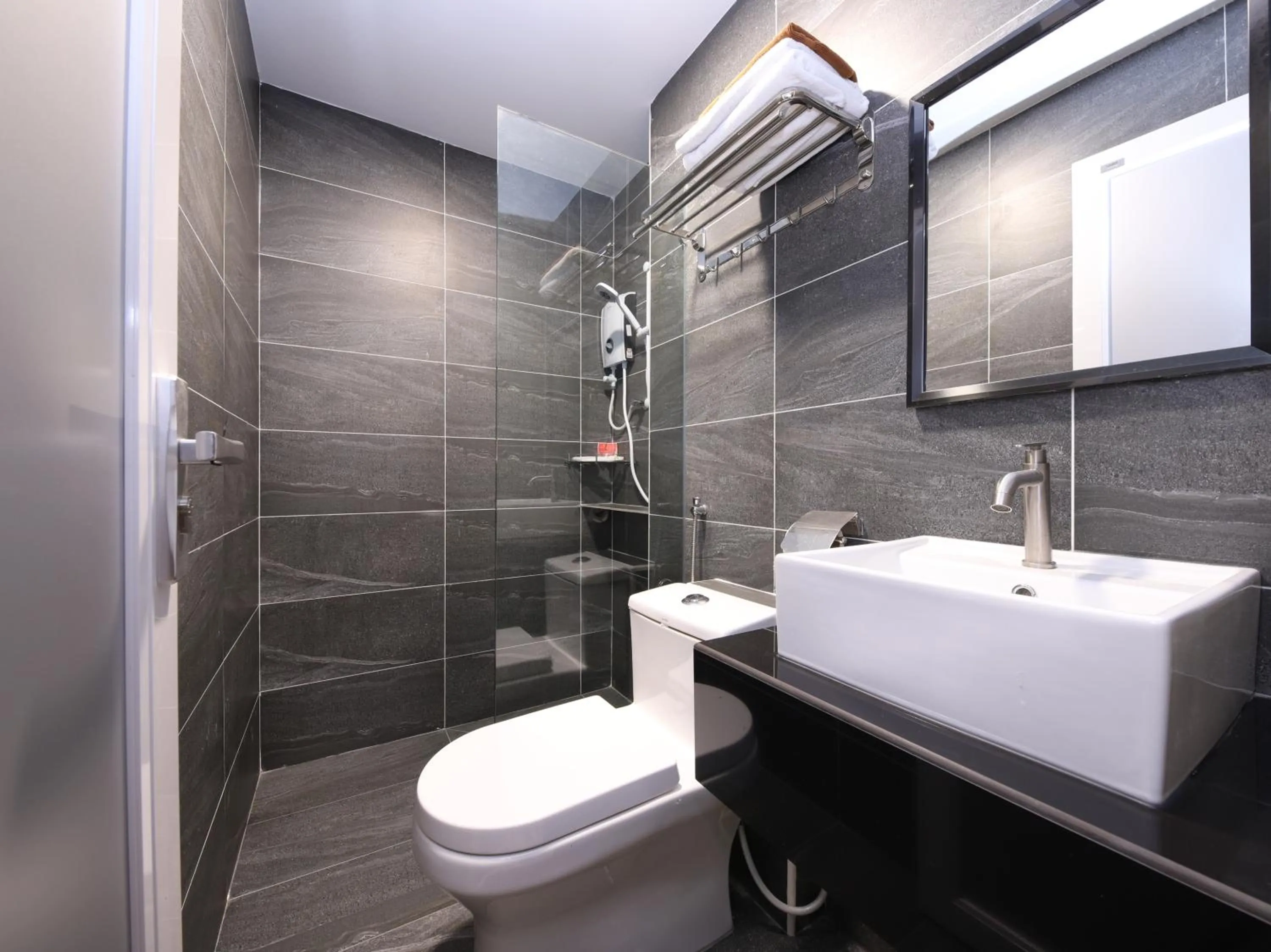 Bathroom in Hotel 101 Ulu Tiram