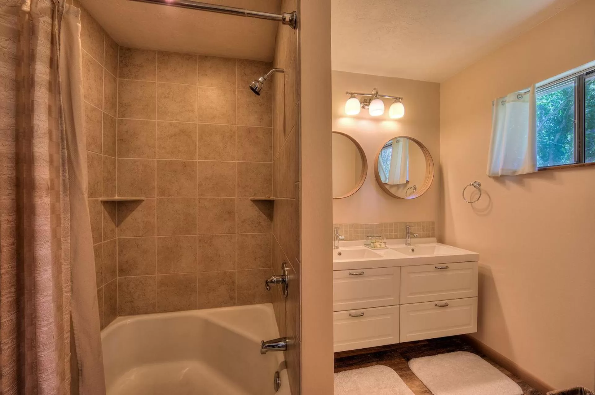 Shower, Bathroom in Castle Valley Inn