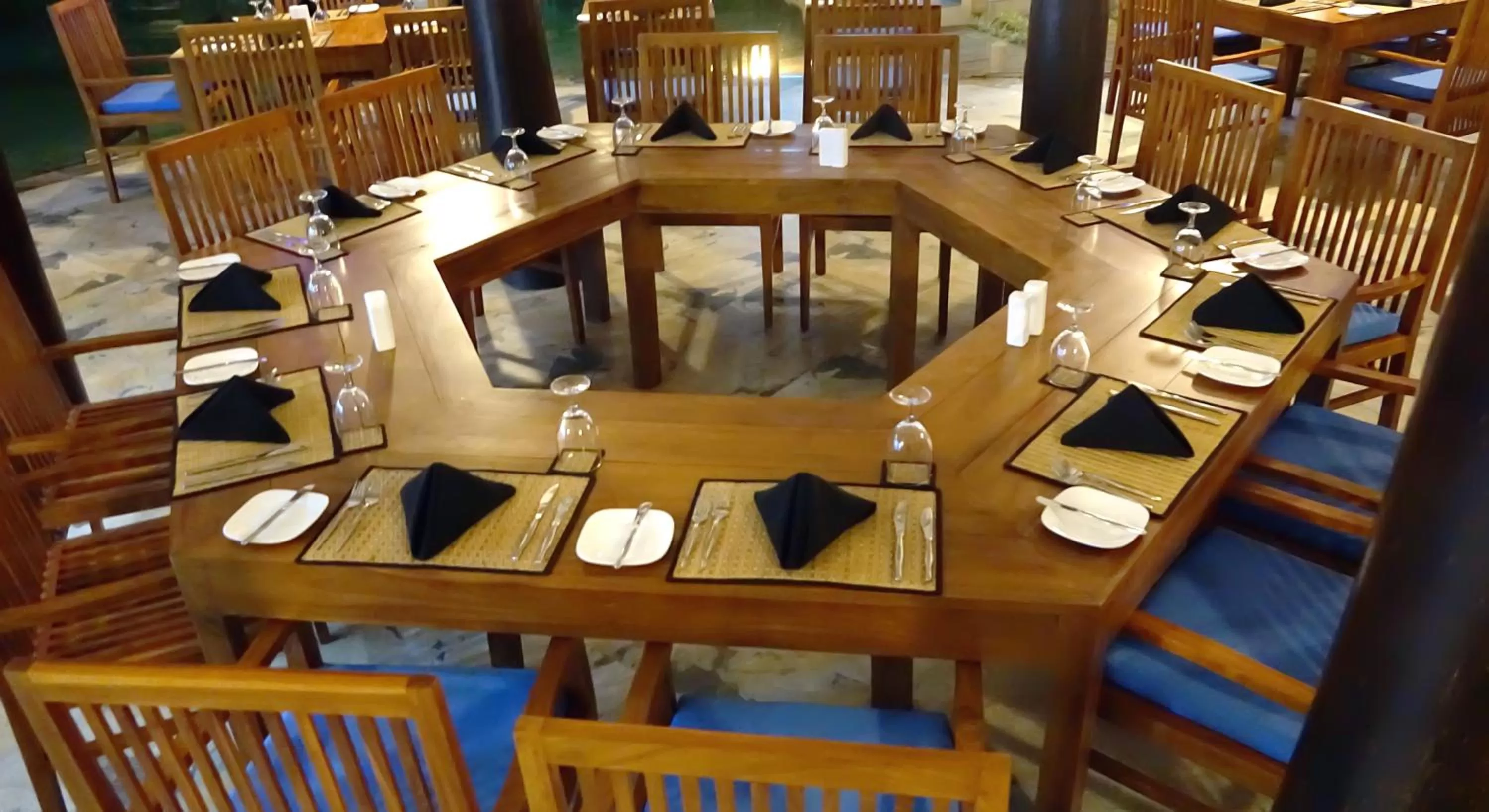 Restaurant/places to eat in Anantamaa Hotel