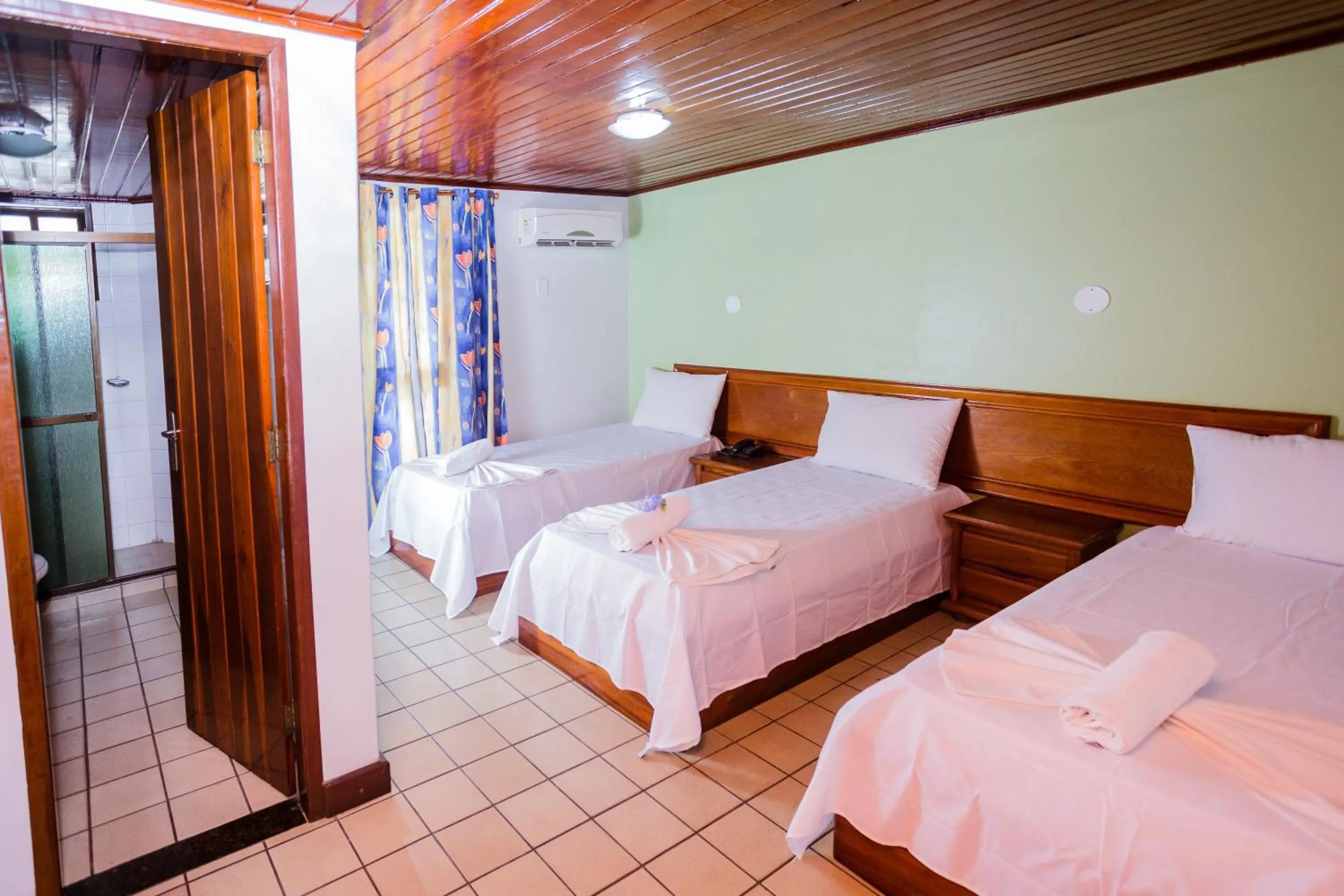 Standard Quadruple Room in Oceano Porto Hotel