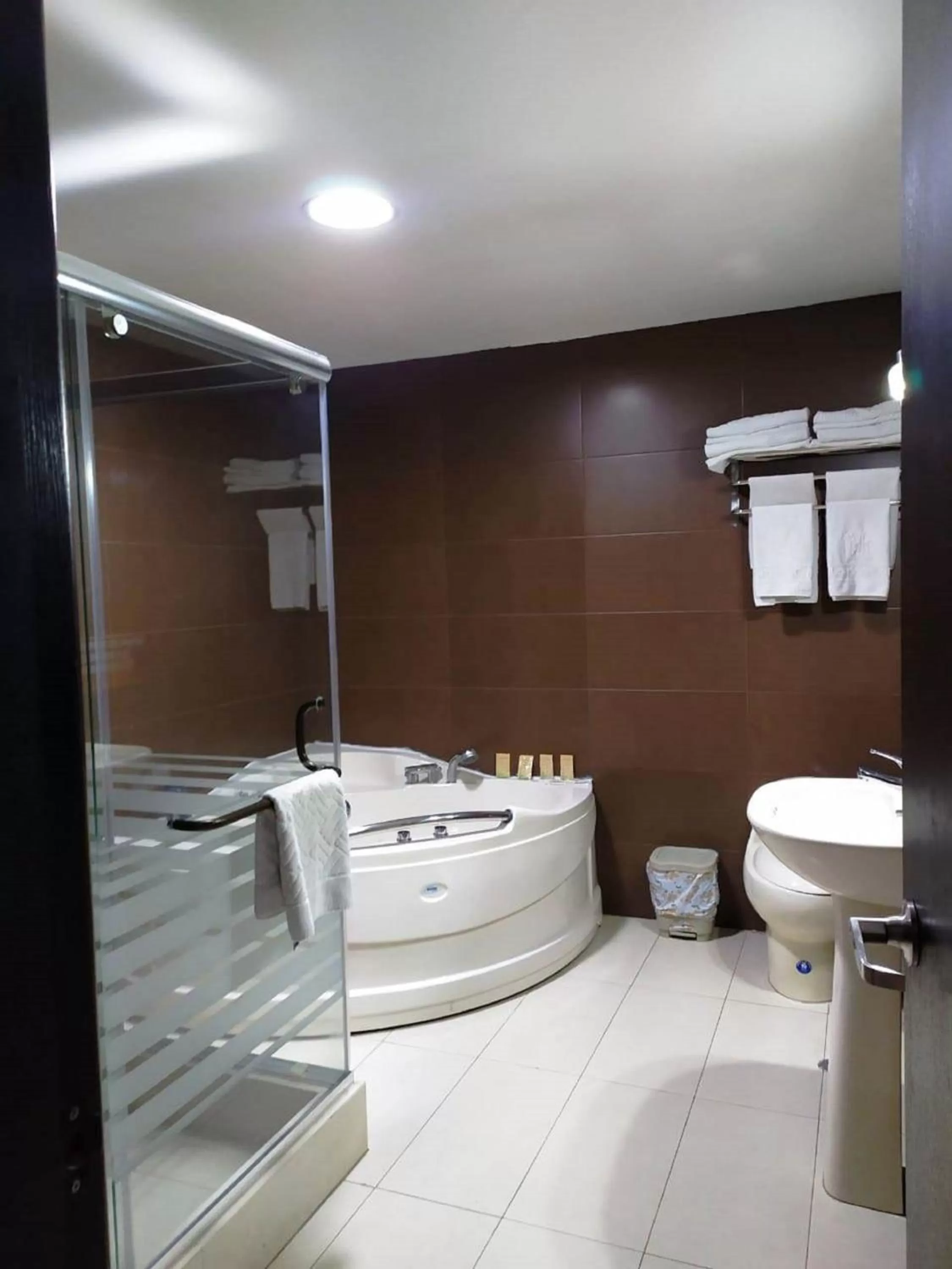 Bathroom in La Kapital Hotel