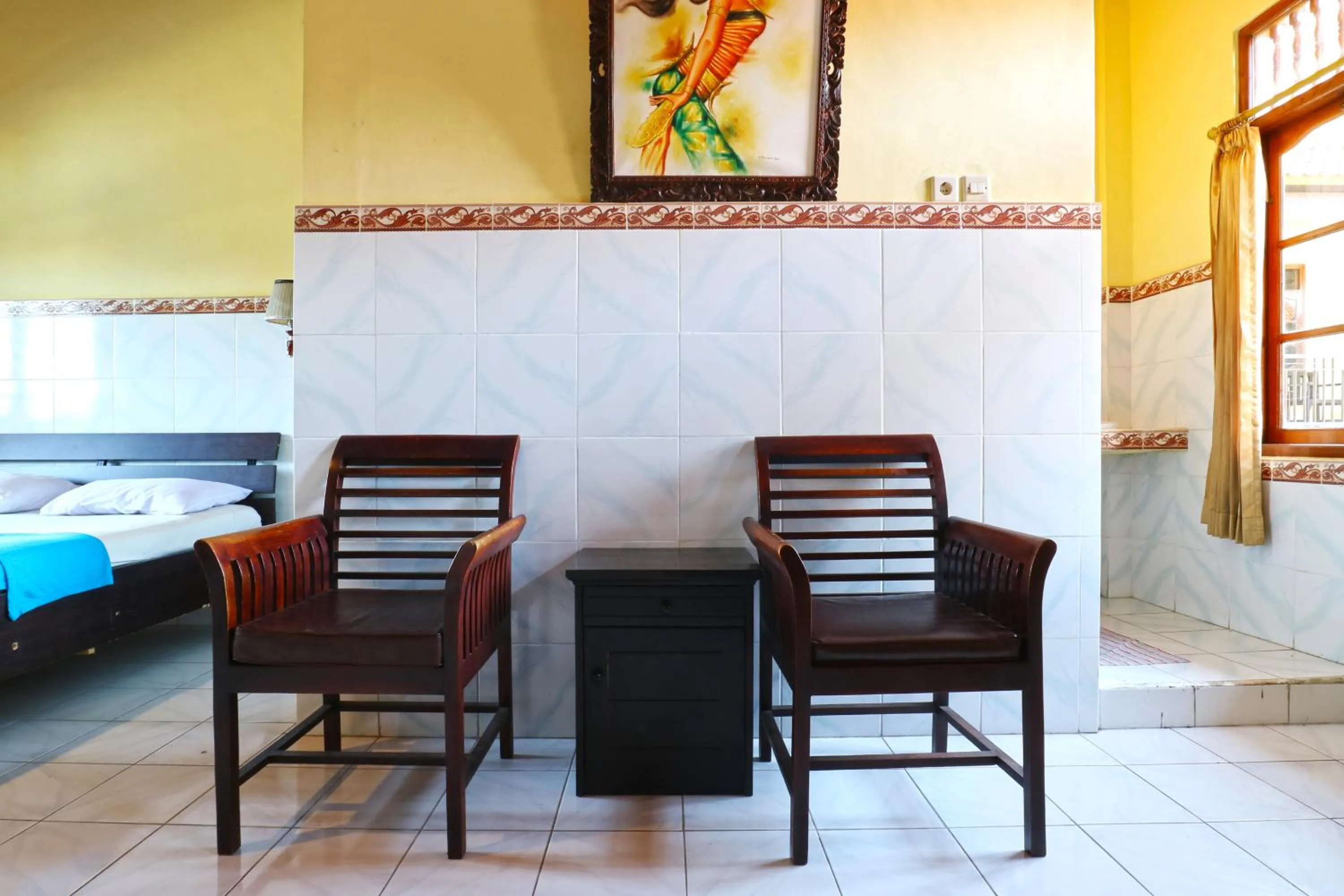 Seating area in Gora Beach Inn