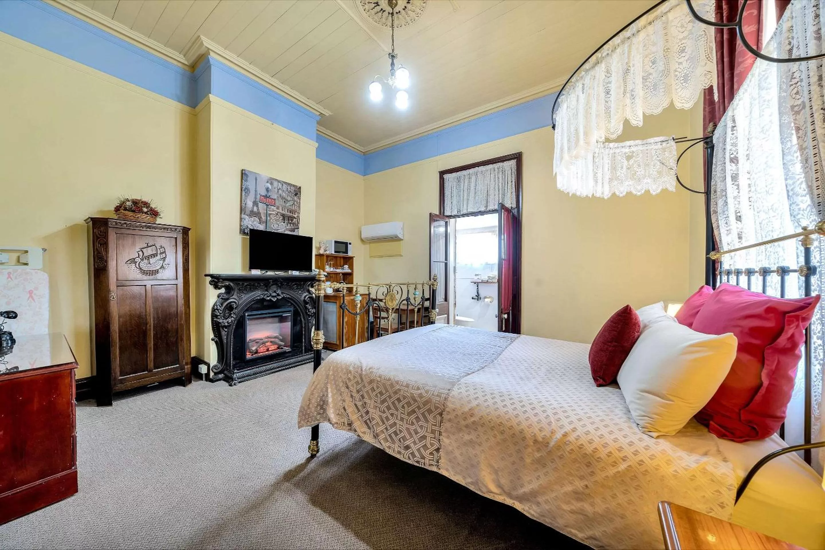 Photo of the whole room, Bed in Comfort Inn Warwick