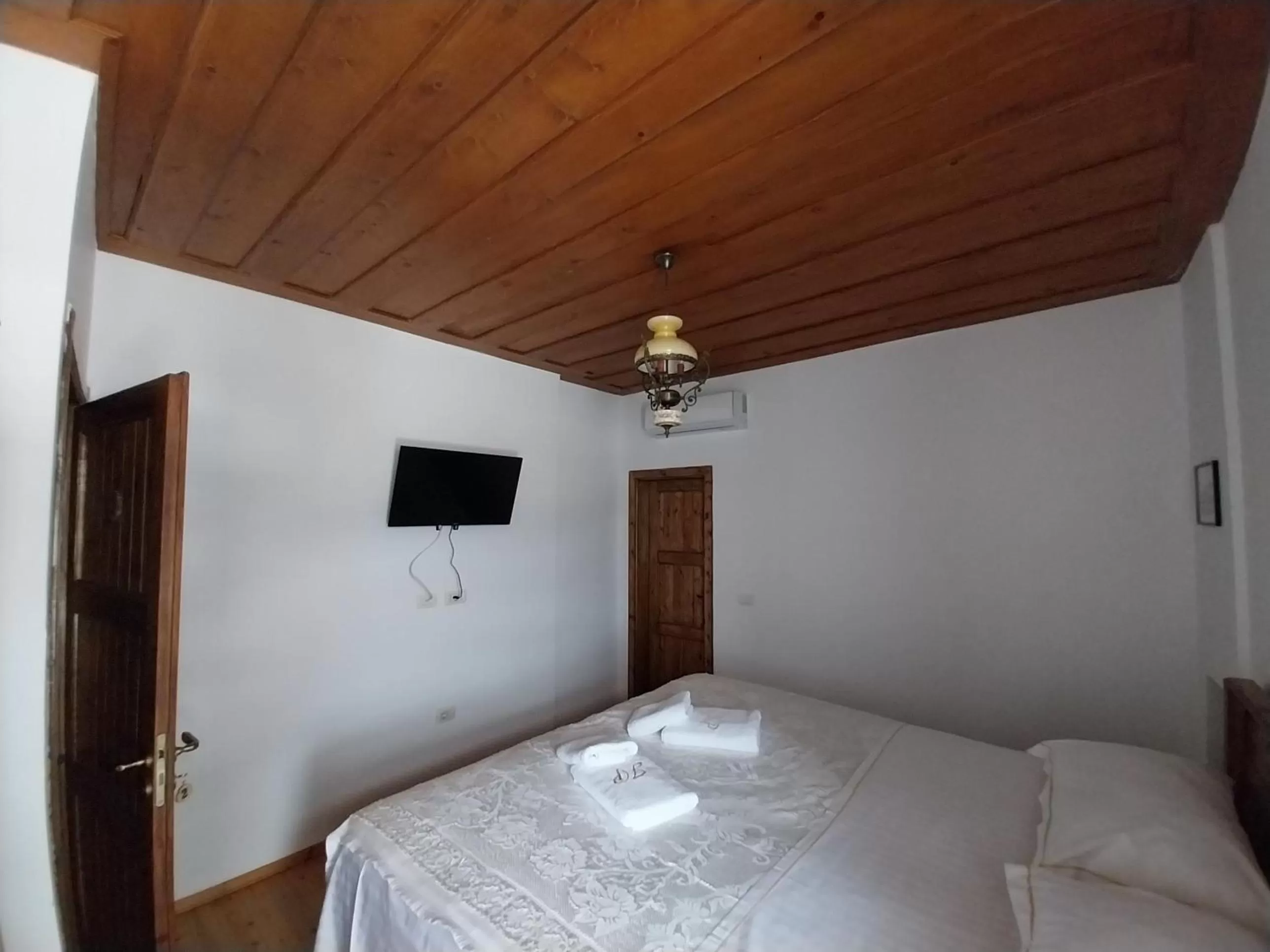 Bed in Guest House J.Prifti