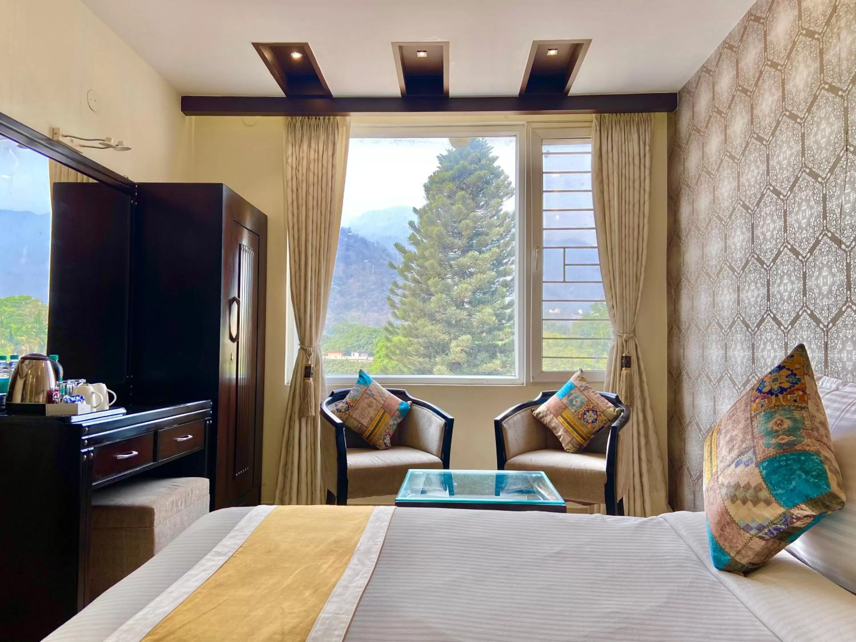 Bed in Hotel Green View - Behind Pramarth Niketan