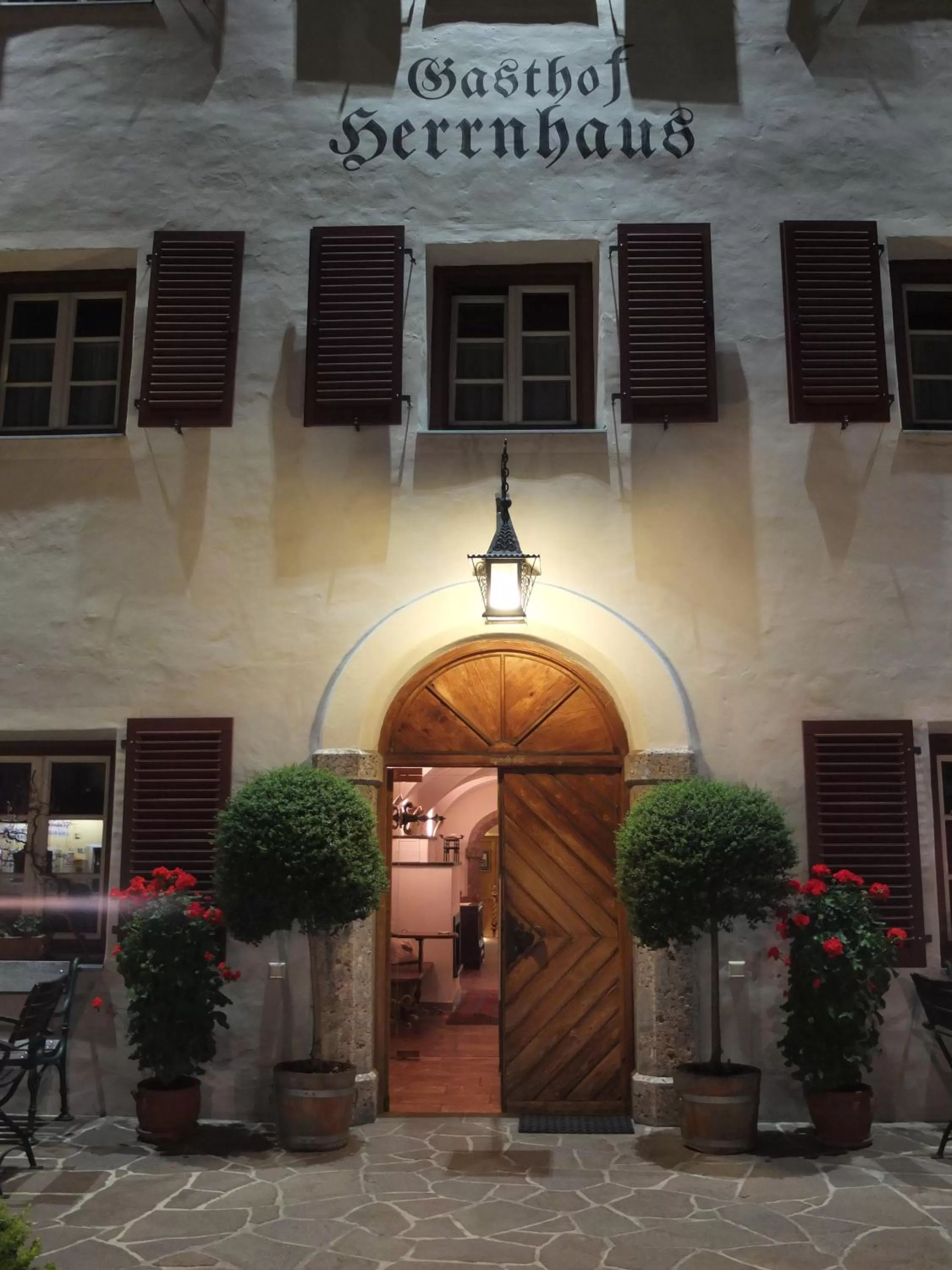 Facade/entrance, Property Building in Gasthof Herrnhaus