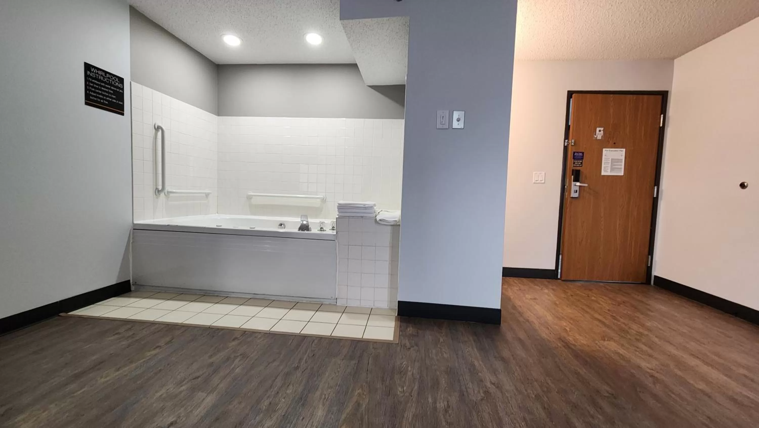 Bathroom in Motel 6-Kewanee, IL