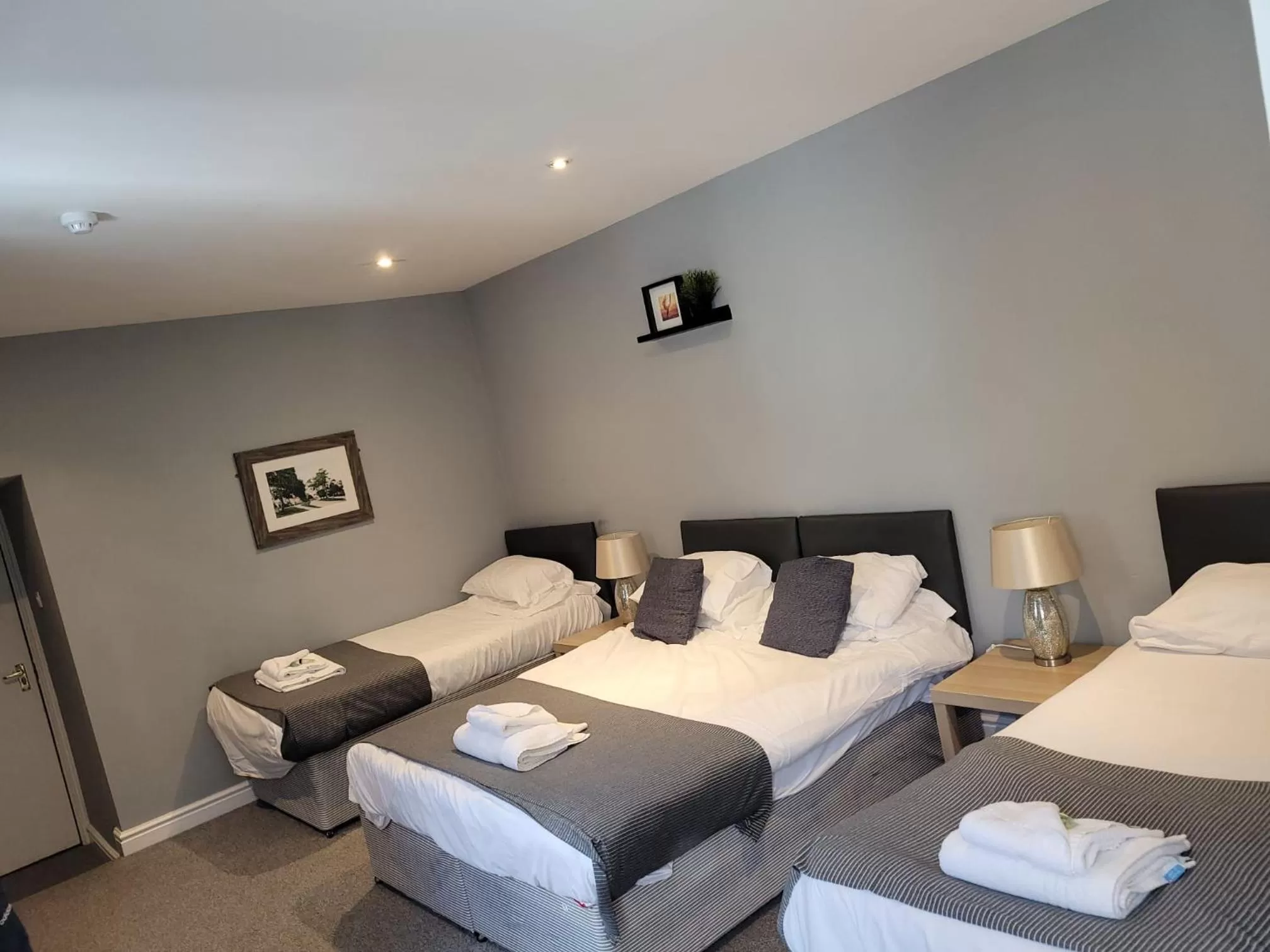 Bedroom, Bed in The Grey Horse