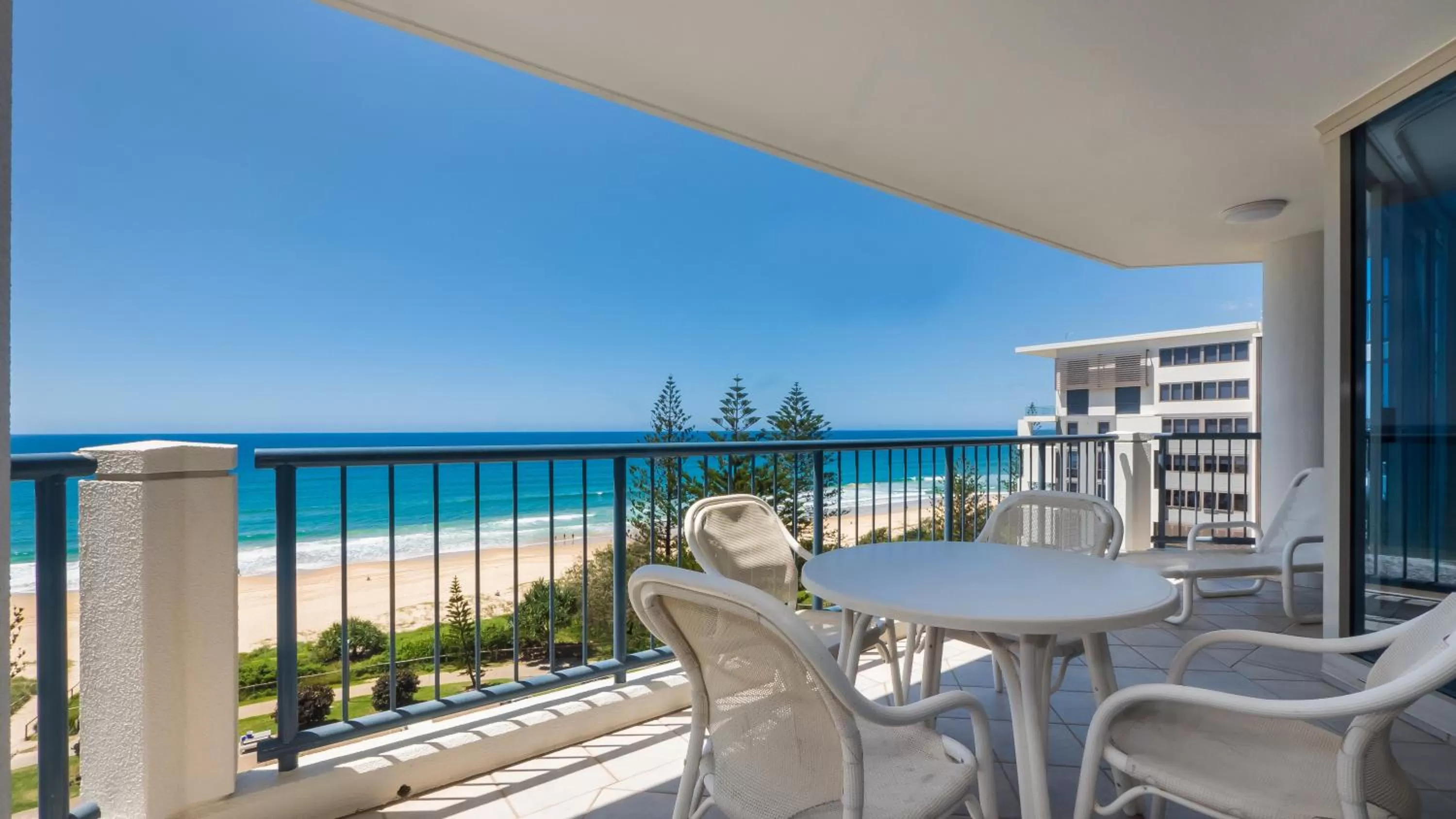 Two-Bedroom Apartment with Partial Ocean View in Oceana On Broadbeach