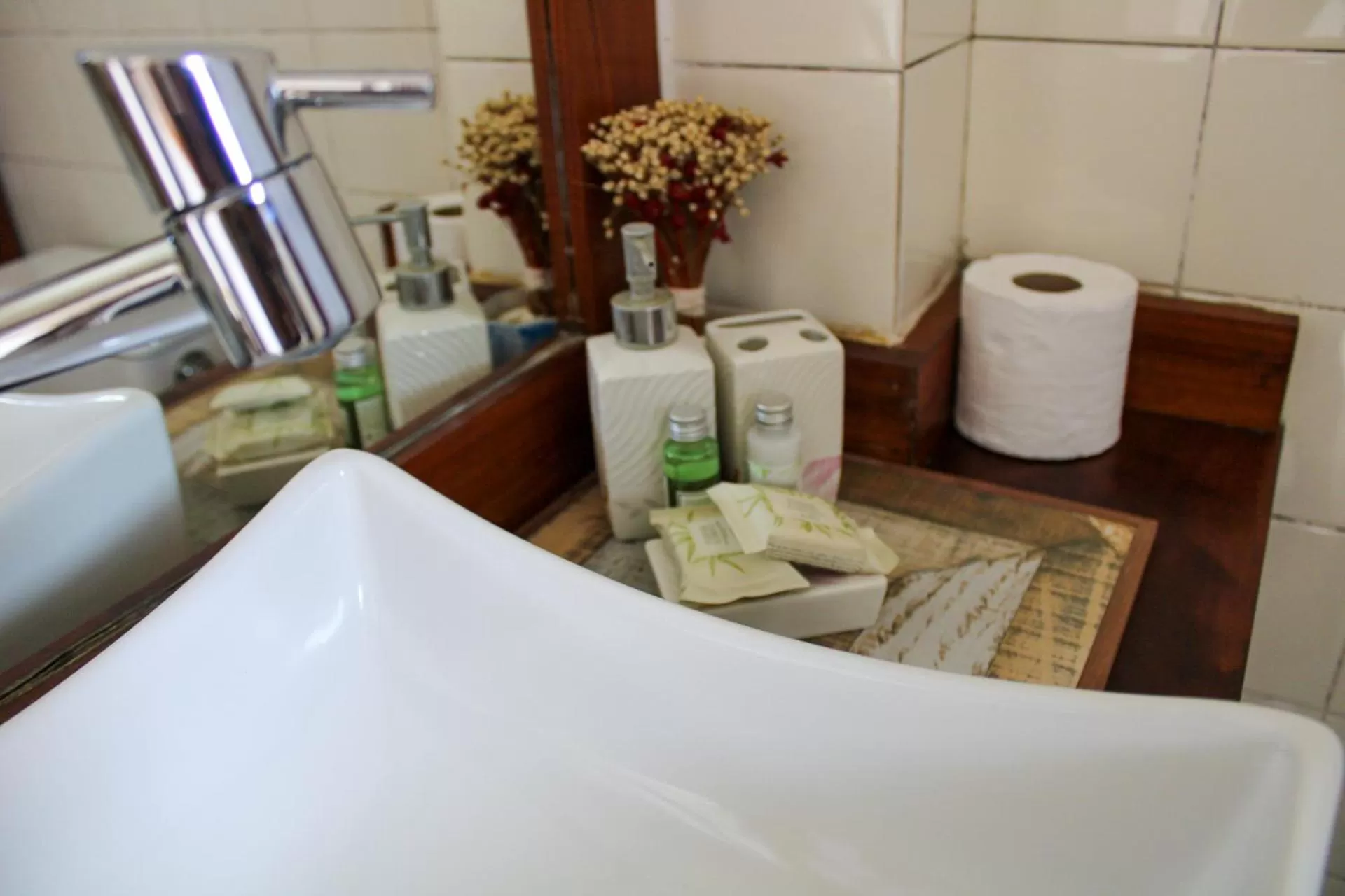 Bathroom, Seating Area in Pousada dos Hibiscus