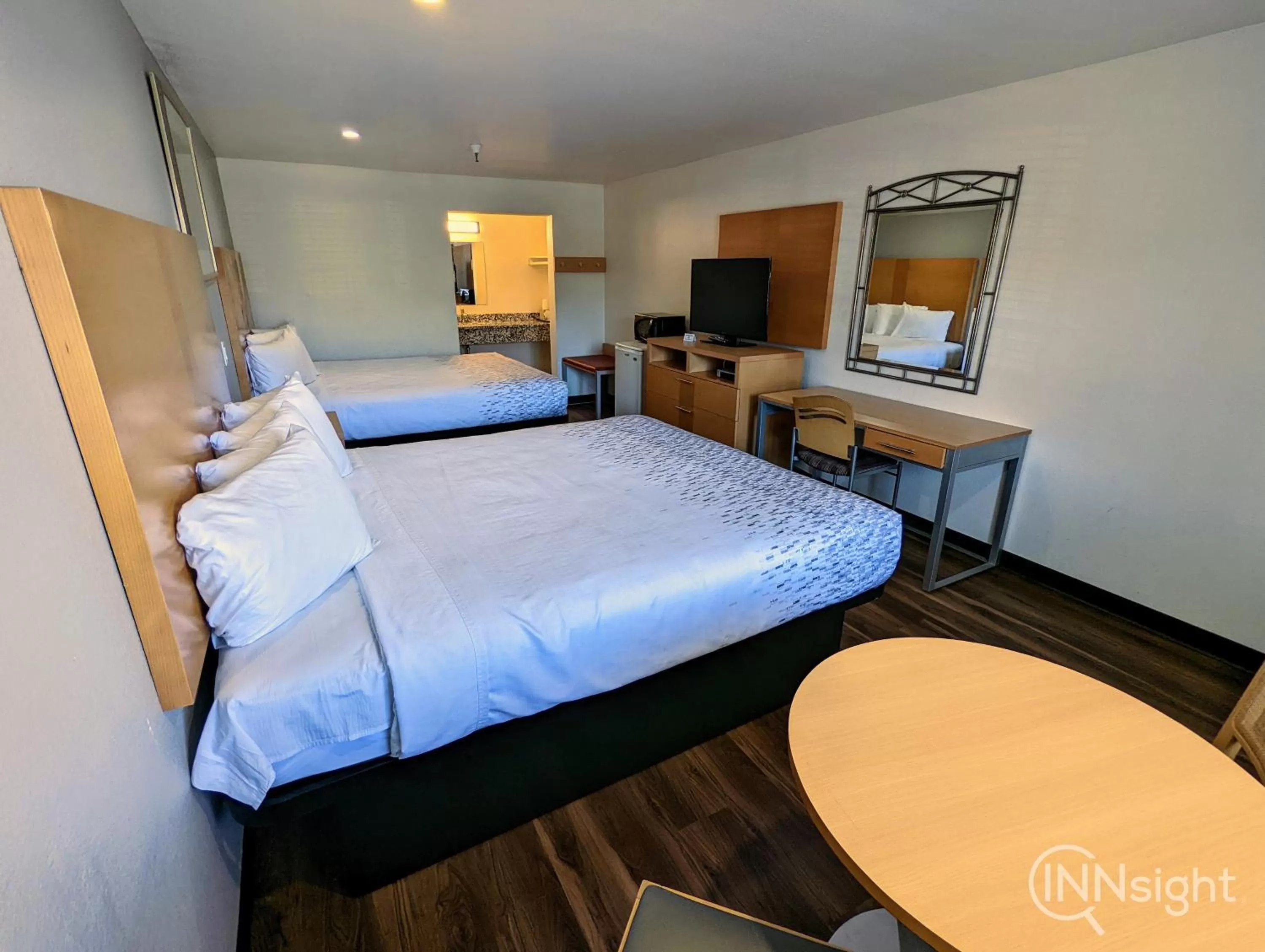 Photo of the whole room, Bed in Royal Inn