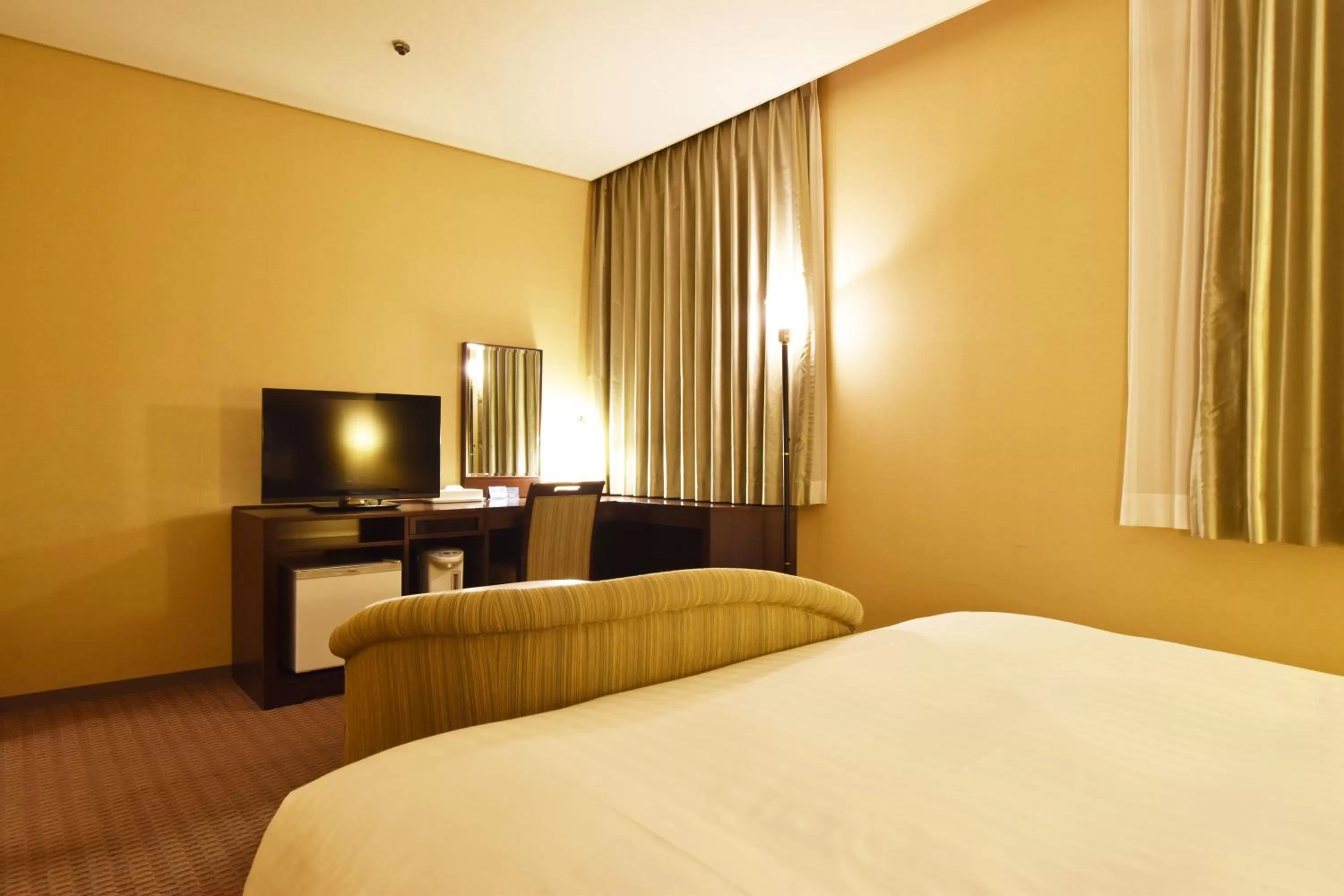 Photo of the whole room, Bed in Hotel Nikko Tsukuba