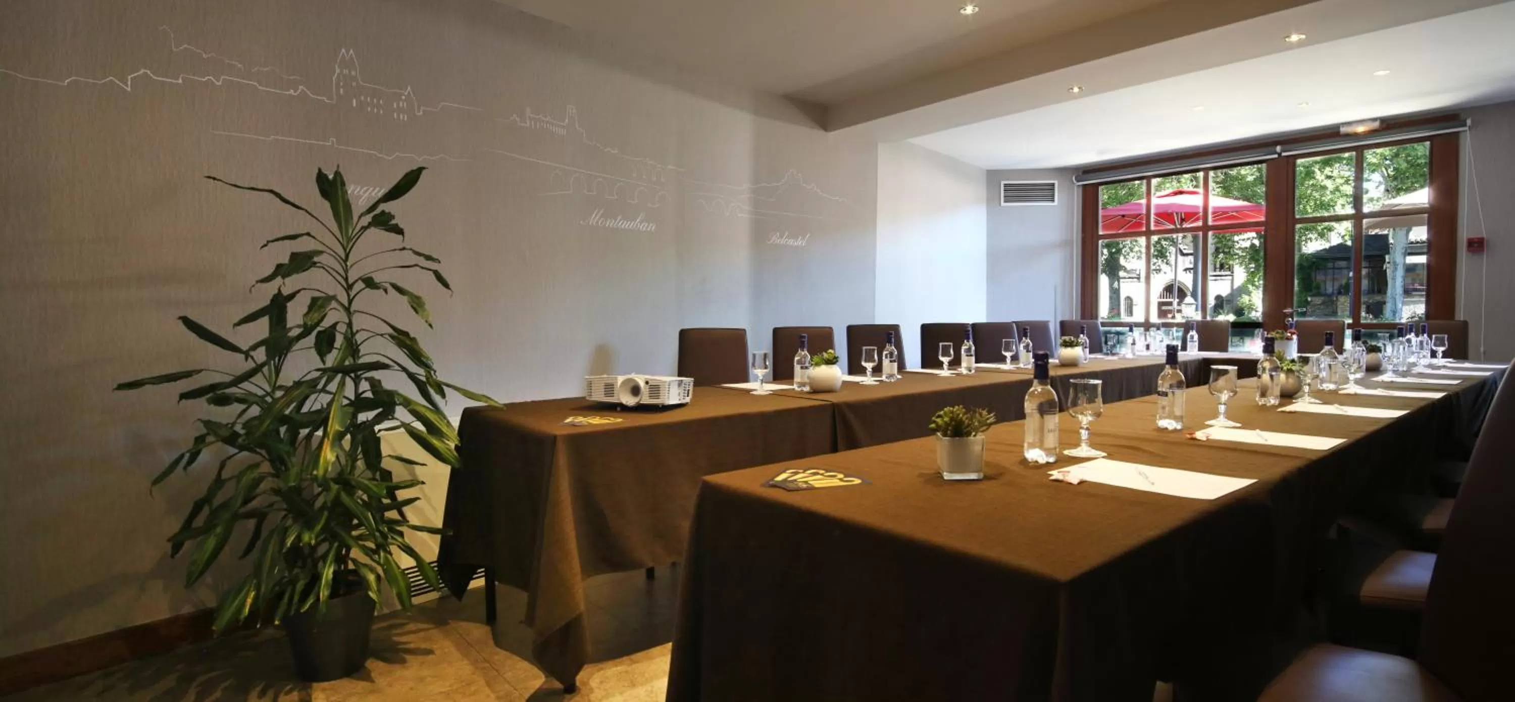 Meeting/conference room in Best Western Le Pont d'Or