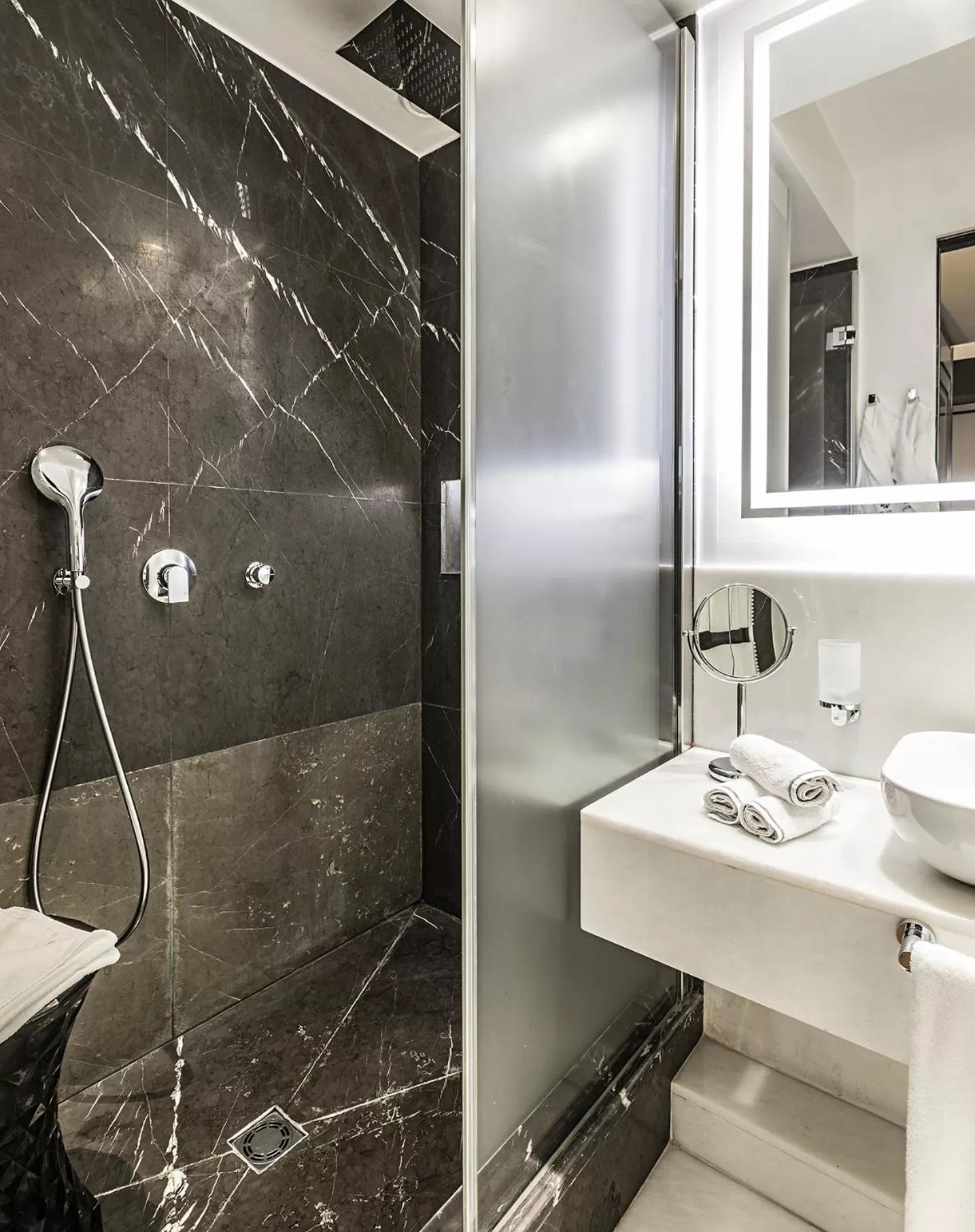 Bathroom in Corso 281 Luxury Suites