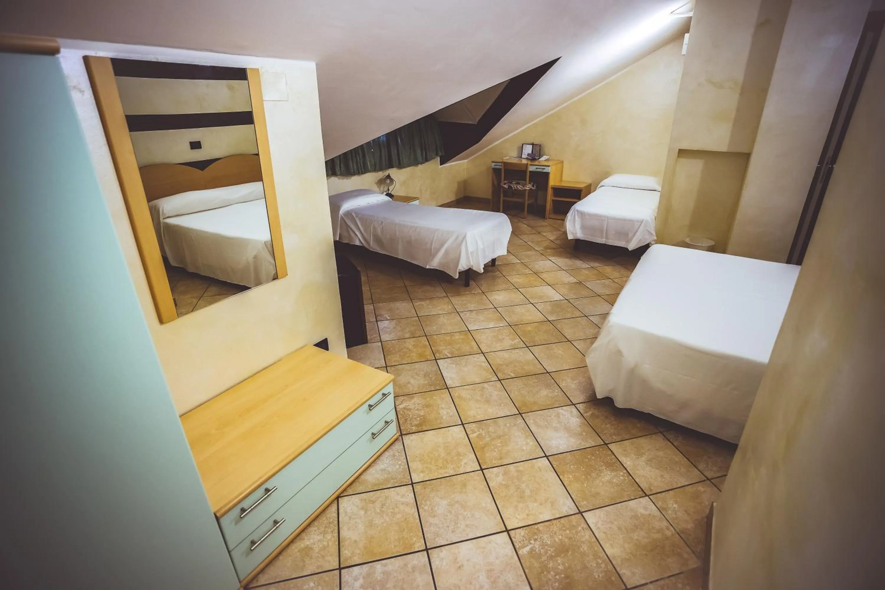 Photo of the whole room, Bed in Hotel City