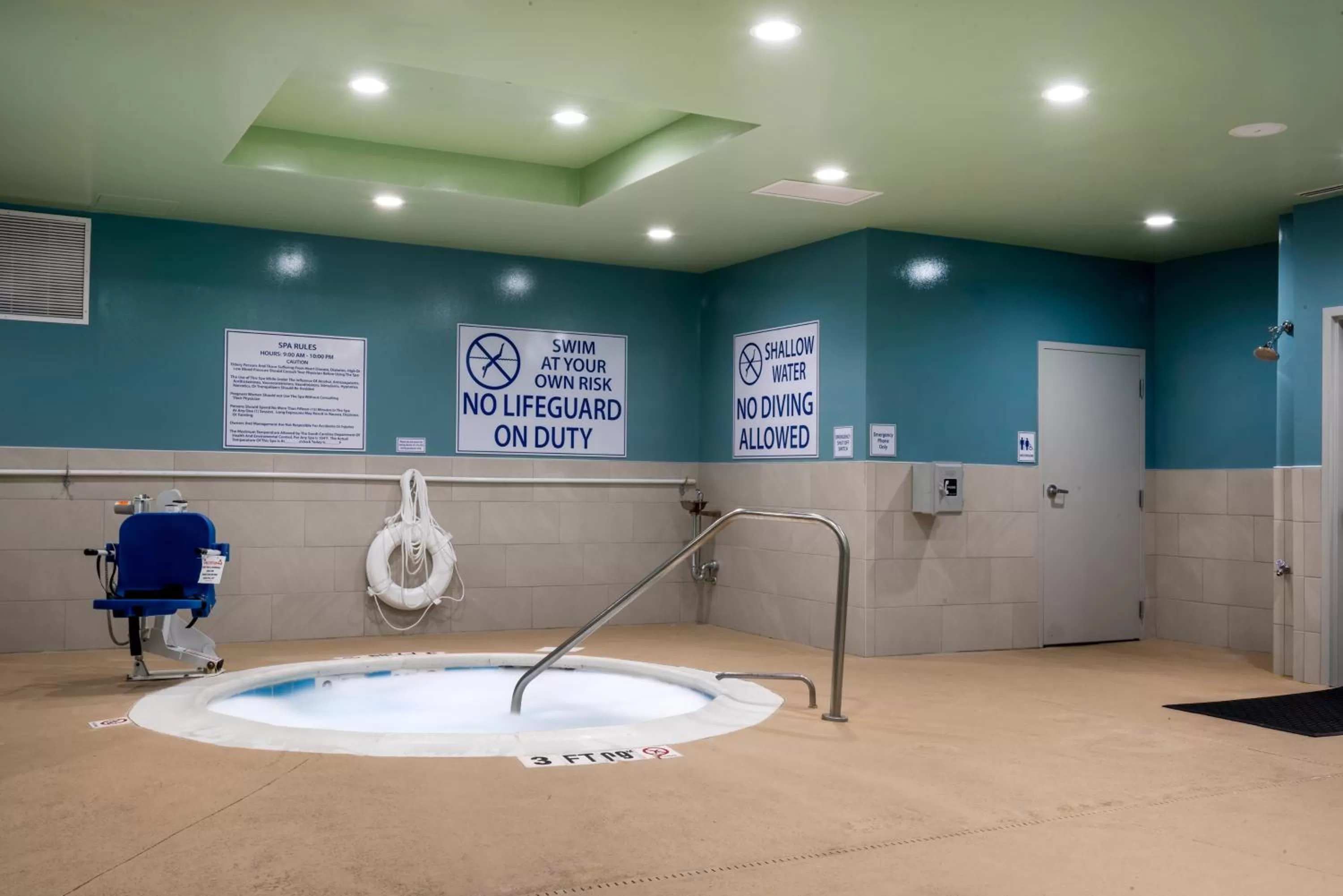 Swimming pool in Holiday Inn Express & Suites Florence I-95 & I-20 Civic Ctr by IHG