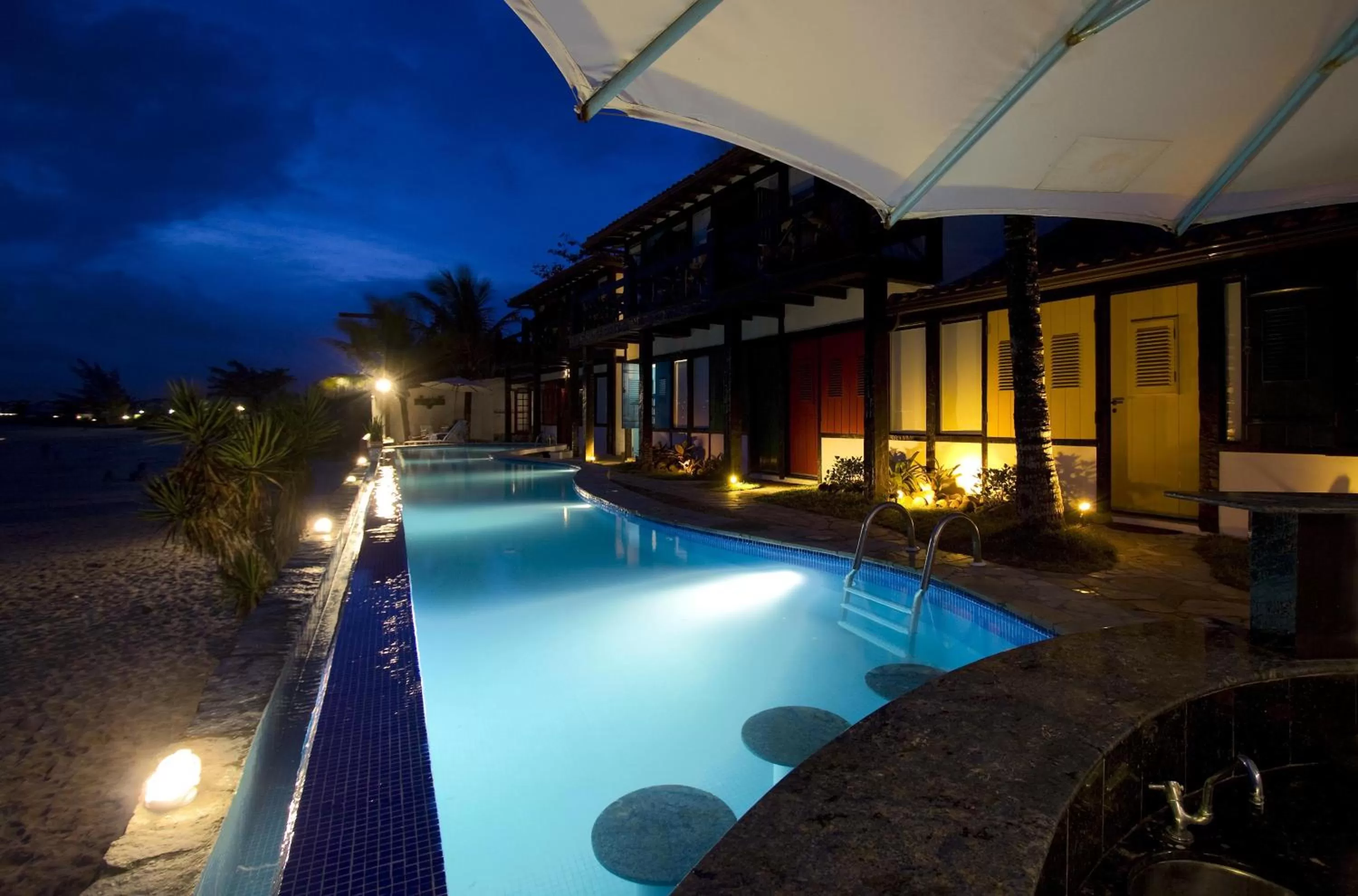 Swimming pool in Chez Pitu Praia Hotel