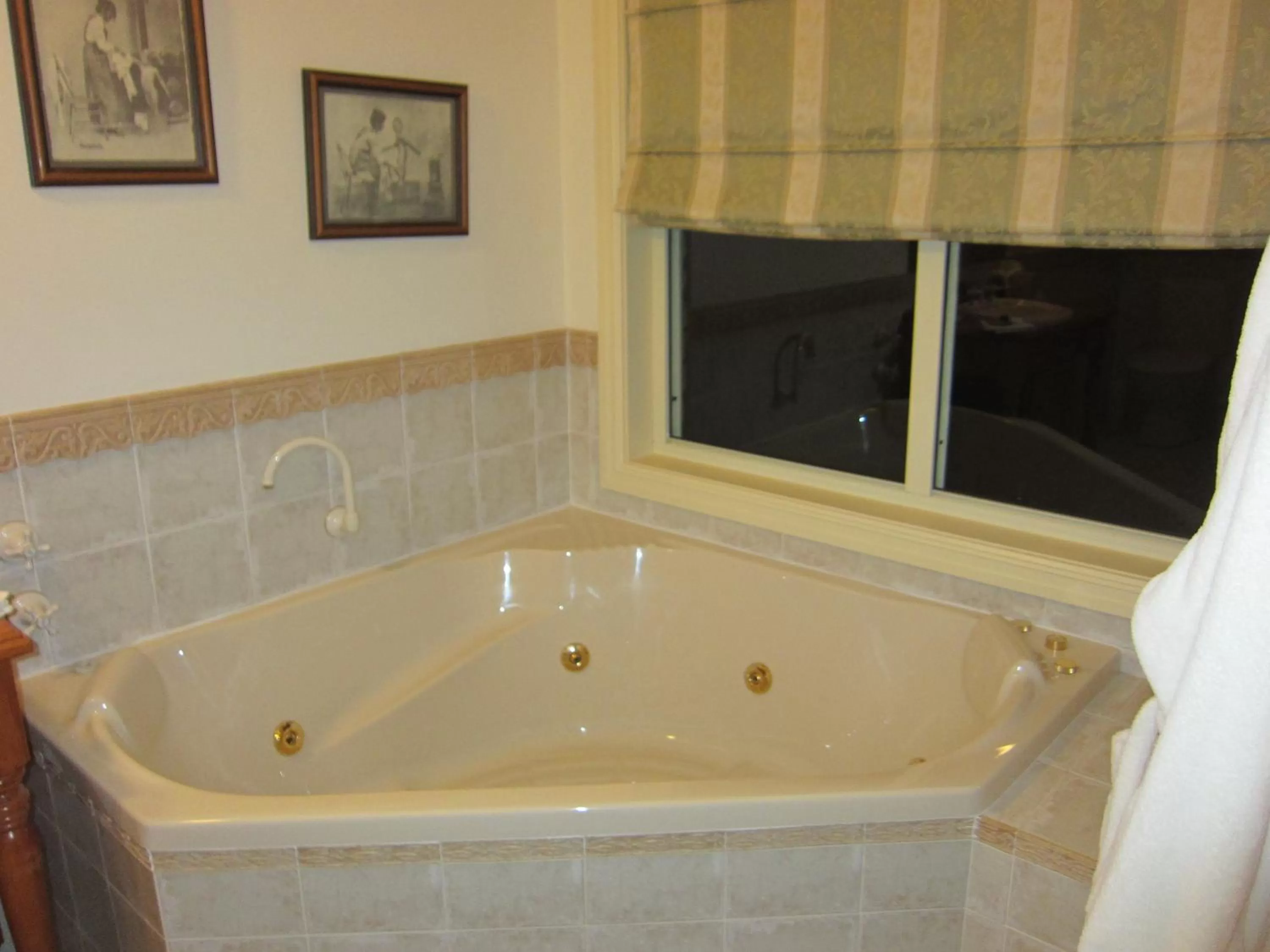 Bathroom in Pericoe Retreat