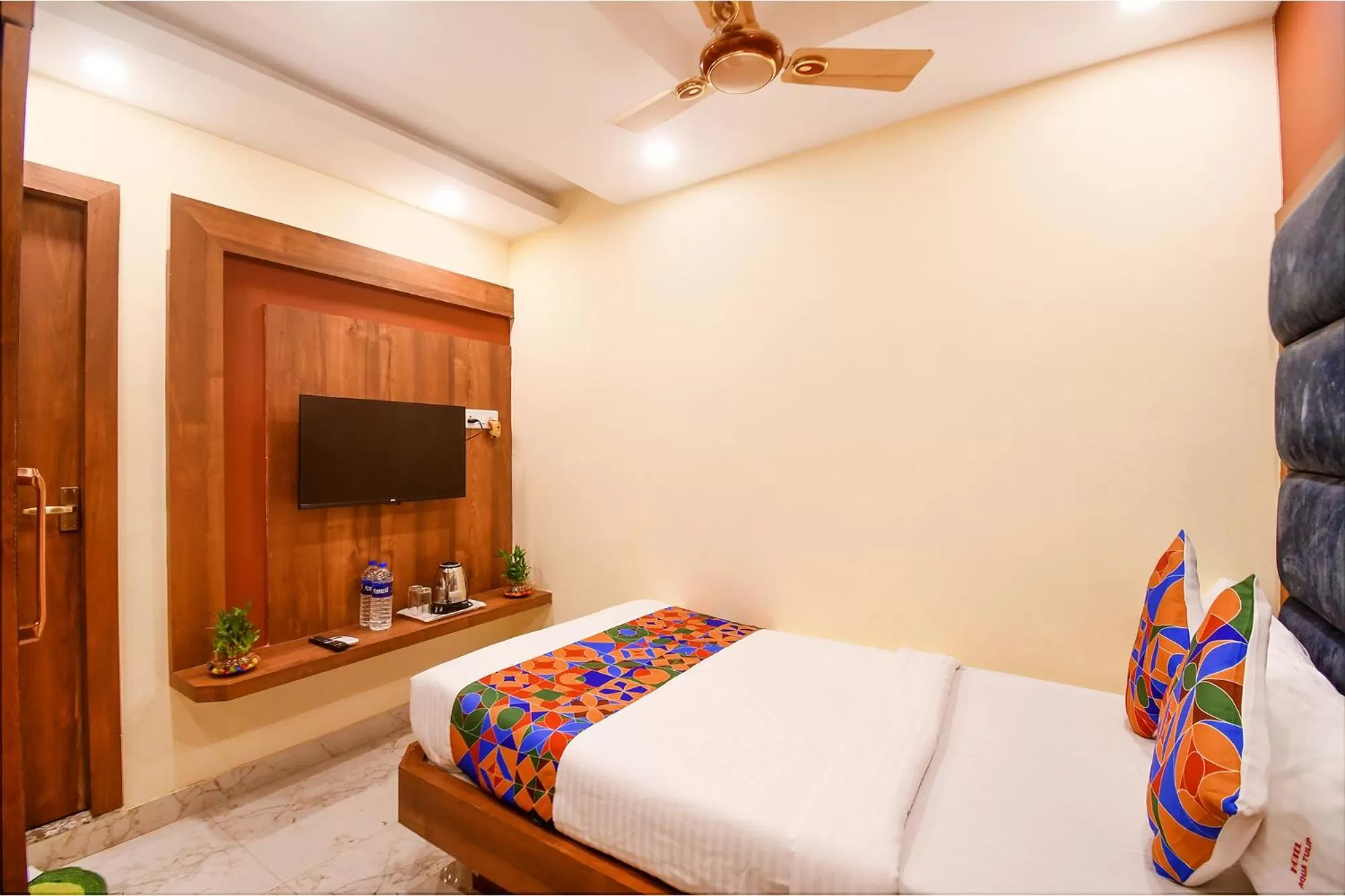 Communal lounge/ TV room, Bed in FabHotel Aqua Tulip - Nr Milan Mela