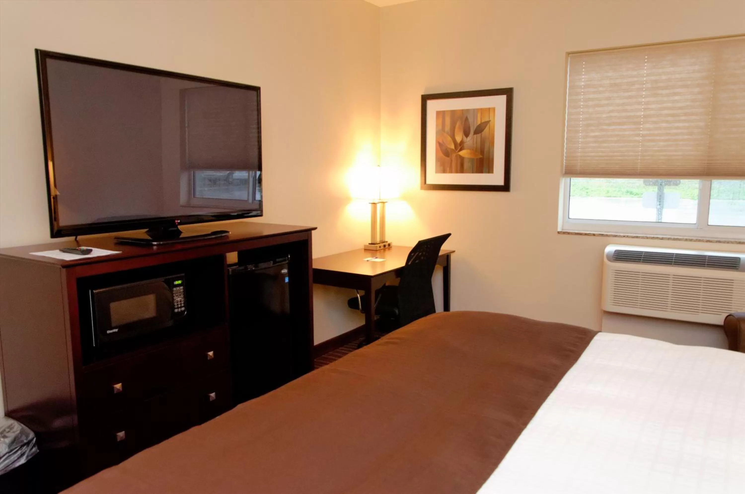 TV and multimedia, Bed in Cobblestone Inn & Suites Fort Madison