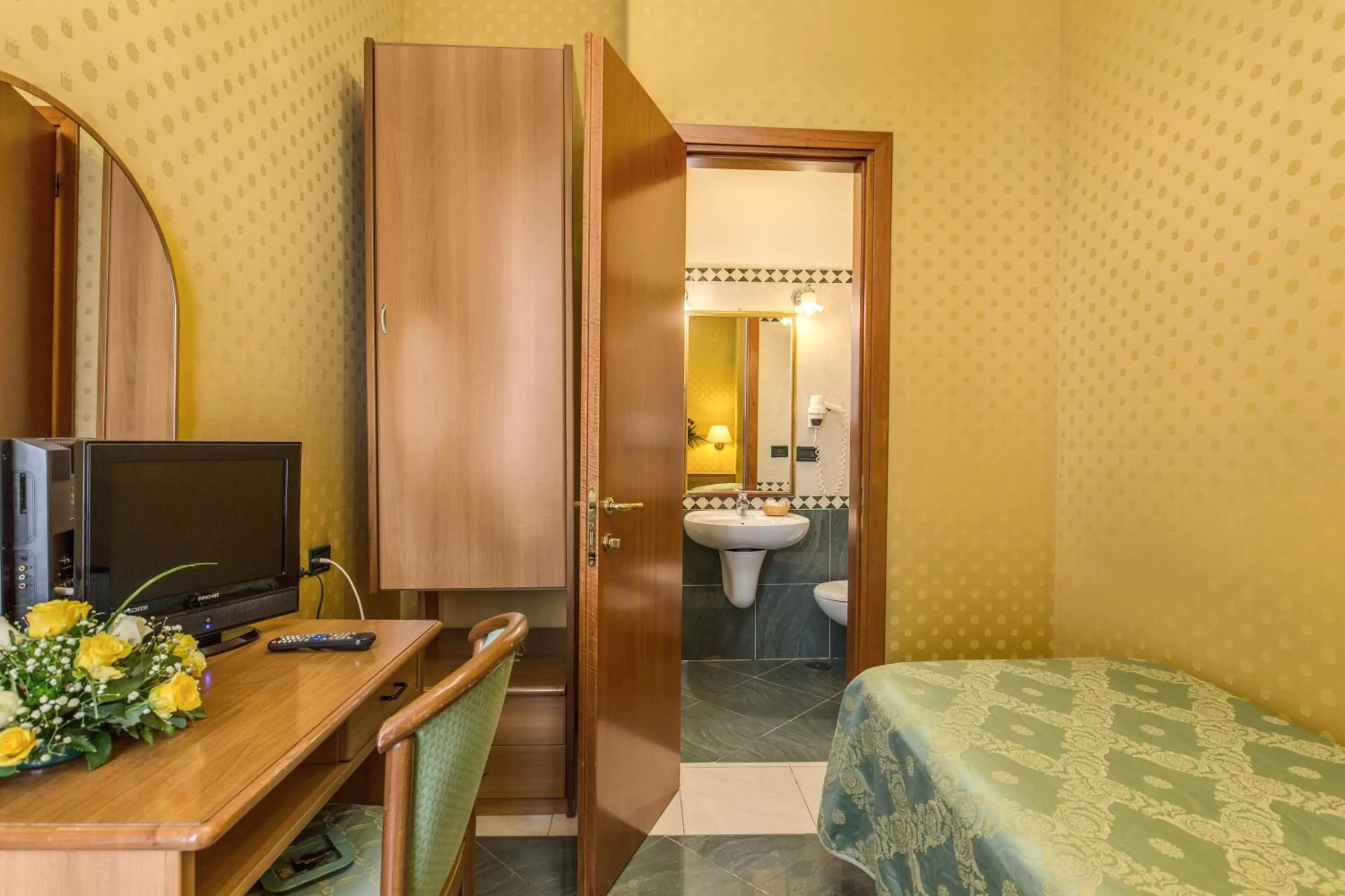 Bed in Hotel Contilia