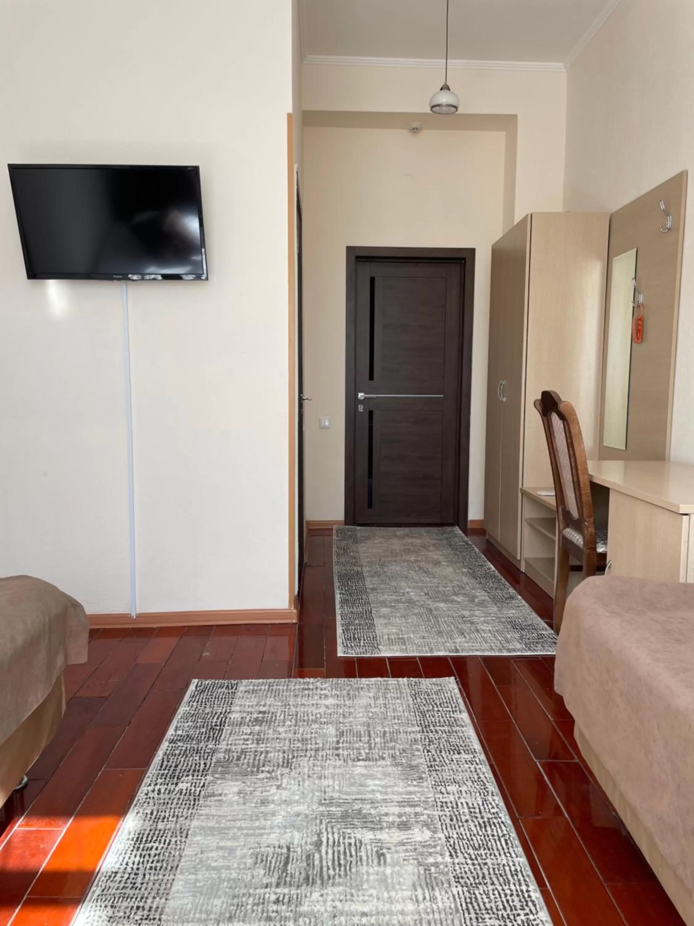 Photo of the whole room, TV/Entertainment Center in Belon Land