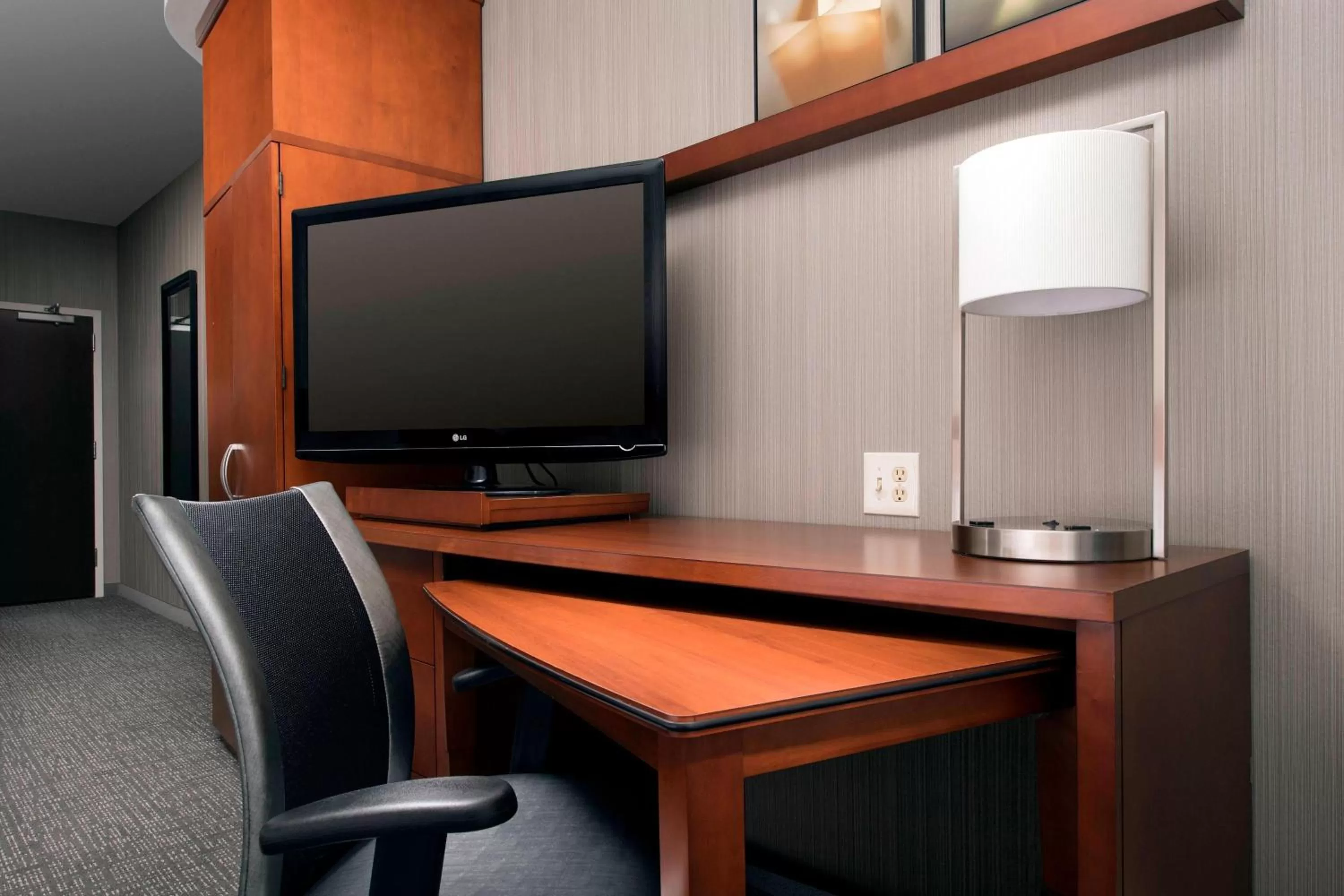 Photo of the whole room in Courtyard by Marriott Lufkin