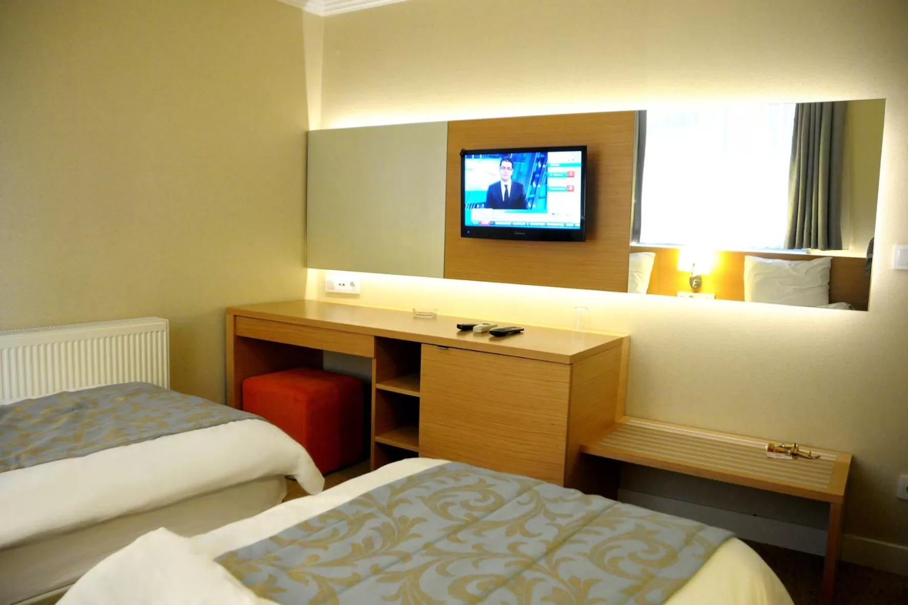 Bedroom, TV/Entertainment Center in Sahinbey Hotel