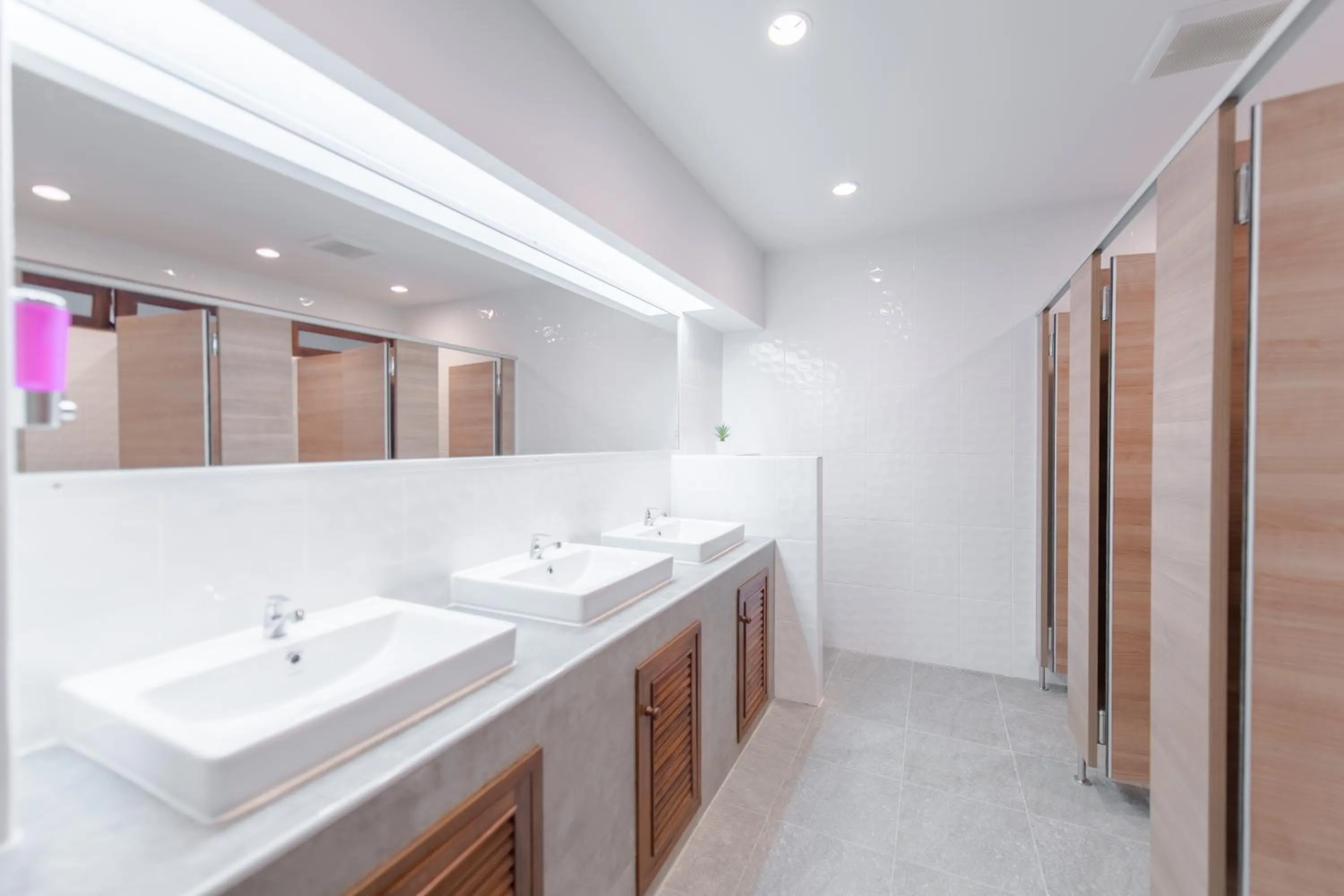 Toilet in Tiny Taladnoi Hostel